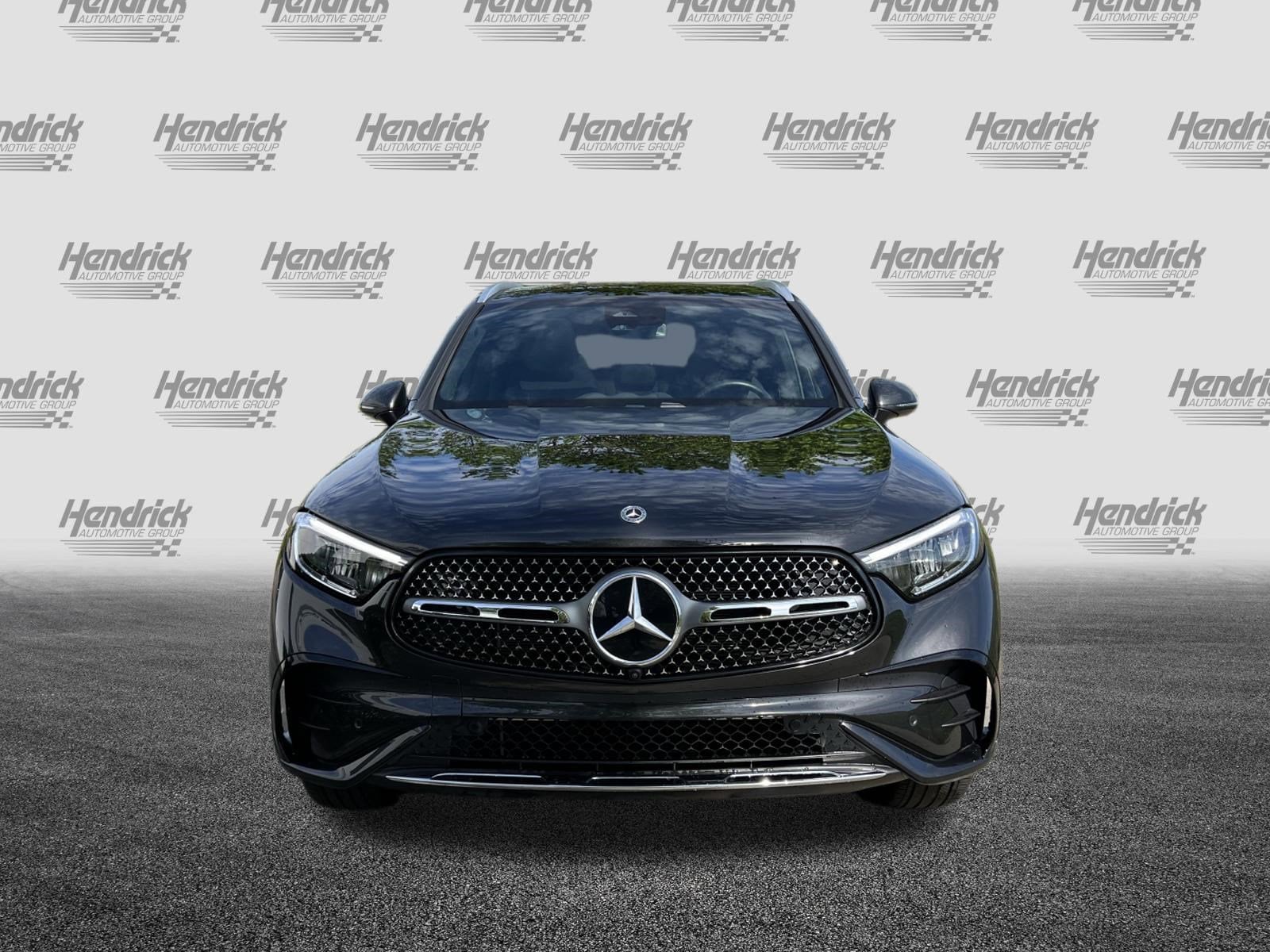 2025 Mercedes-Benz GLC 300 photo 2