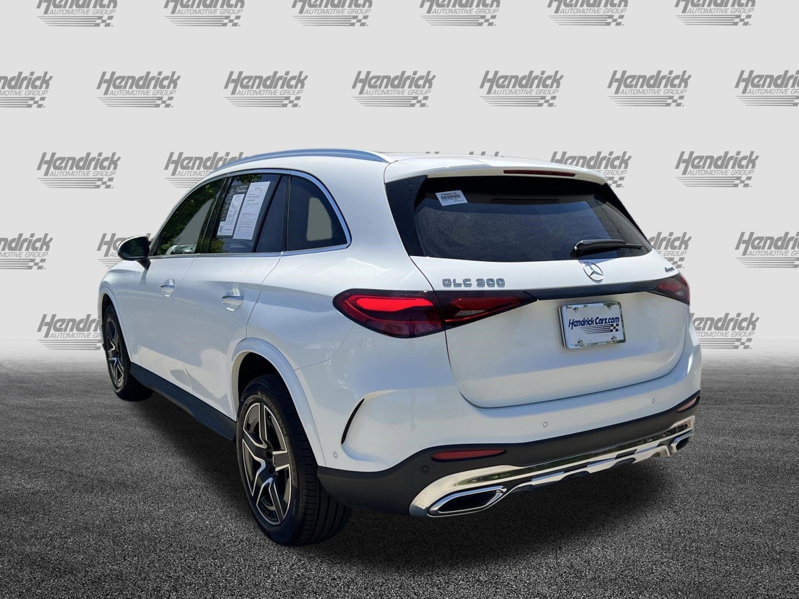2025 Mercedes-Benz GLC 300 photo 6