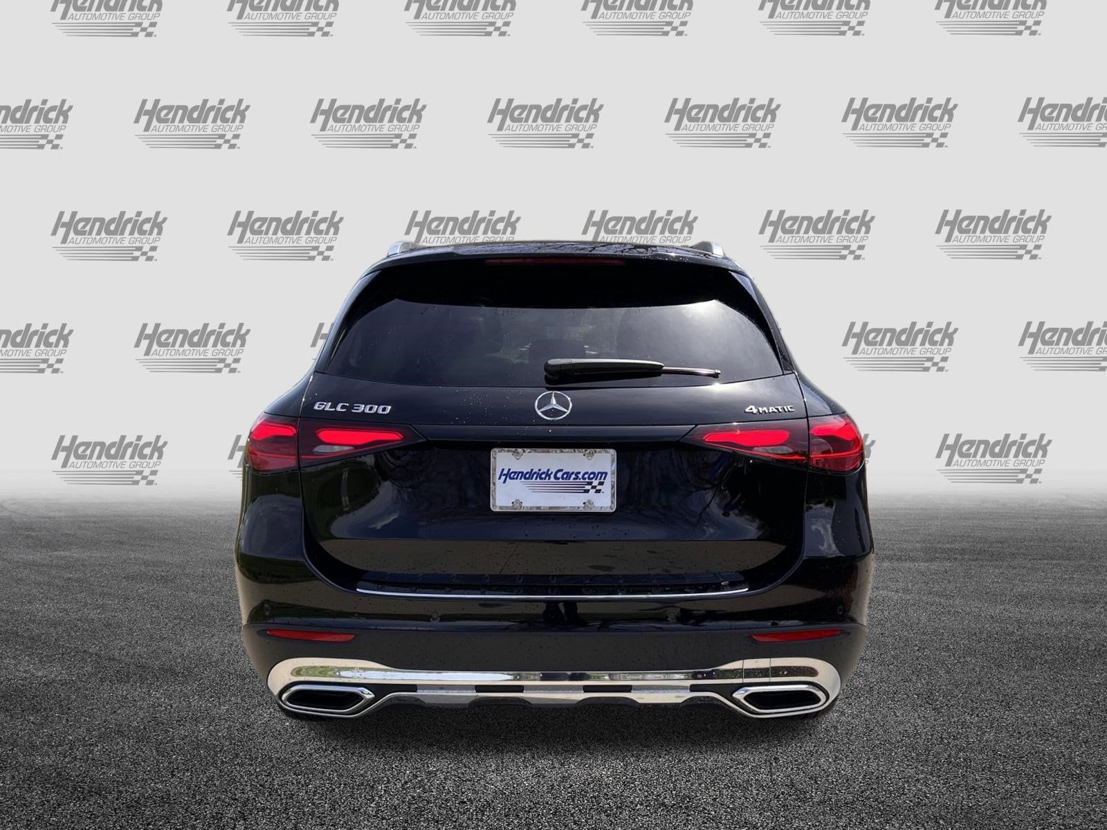 2025 Mercedes-Benz GLC 300 photo 3