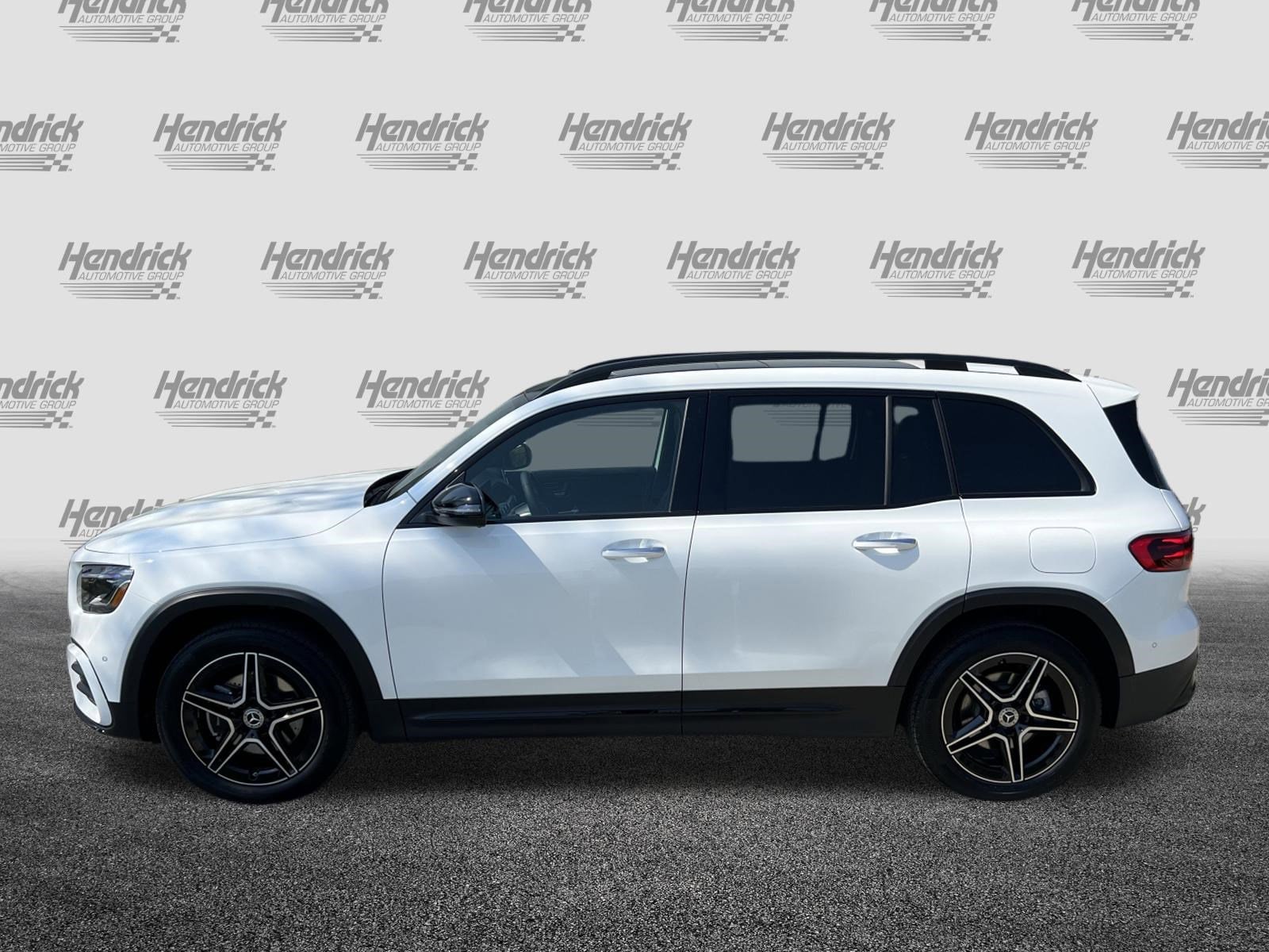 2025 Mercedes-Benz GLB 250 photo 5