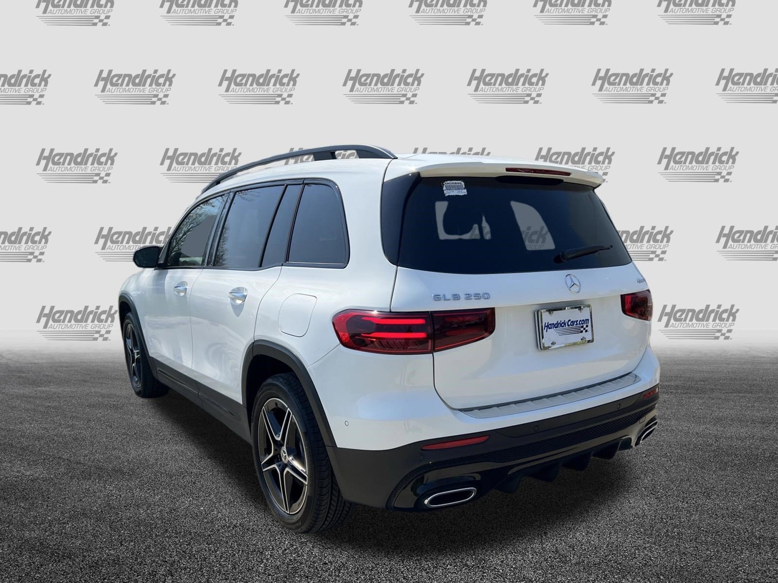 2025 Mercedes-Benz GLB 250 photo 6