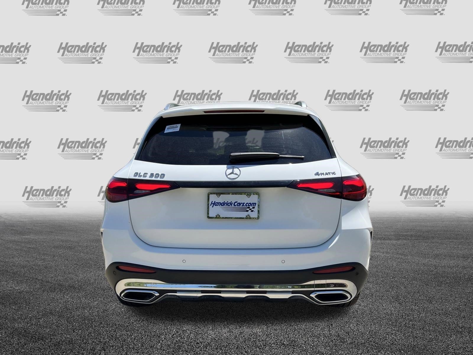 2025 Mercedes-Benz GLC 300 photo 3