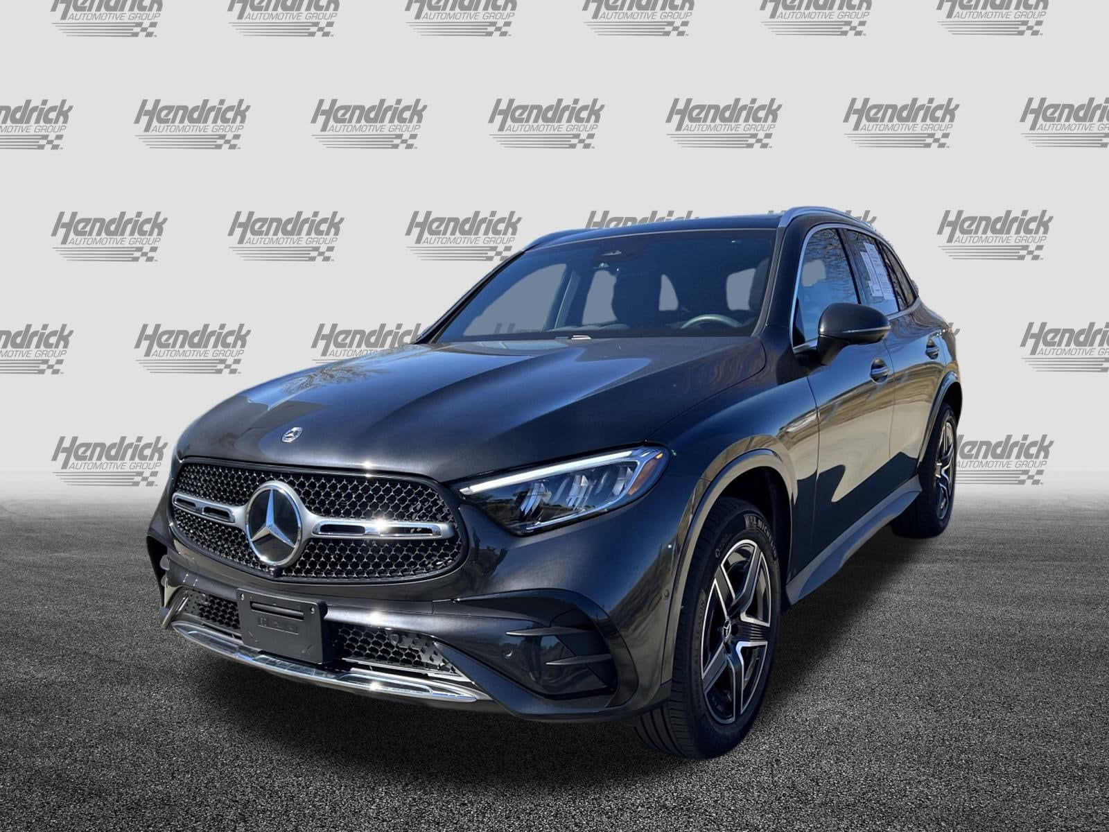 2025 Mercedes-Benz GLC 300 photo 4