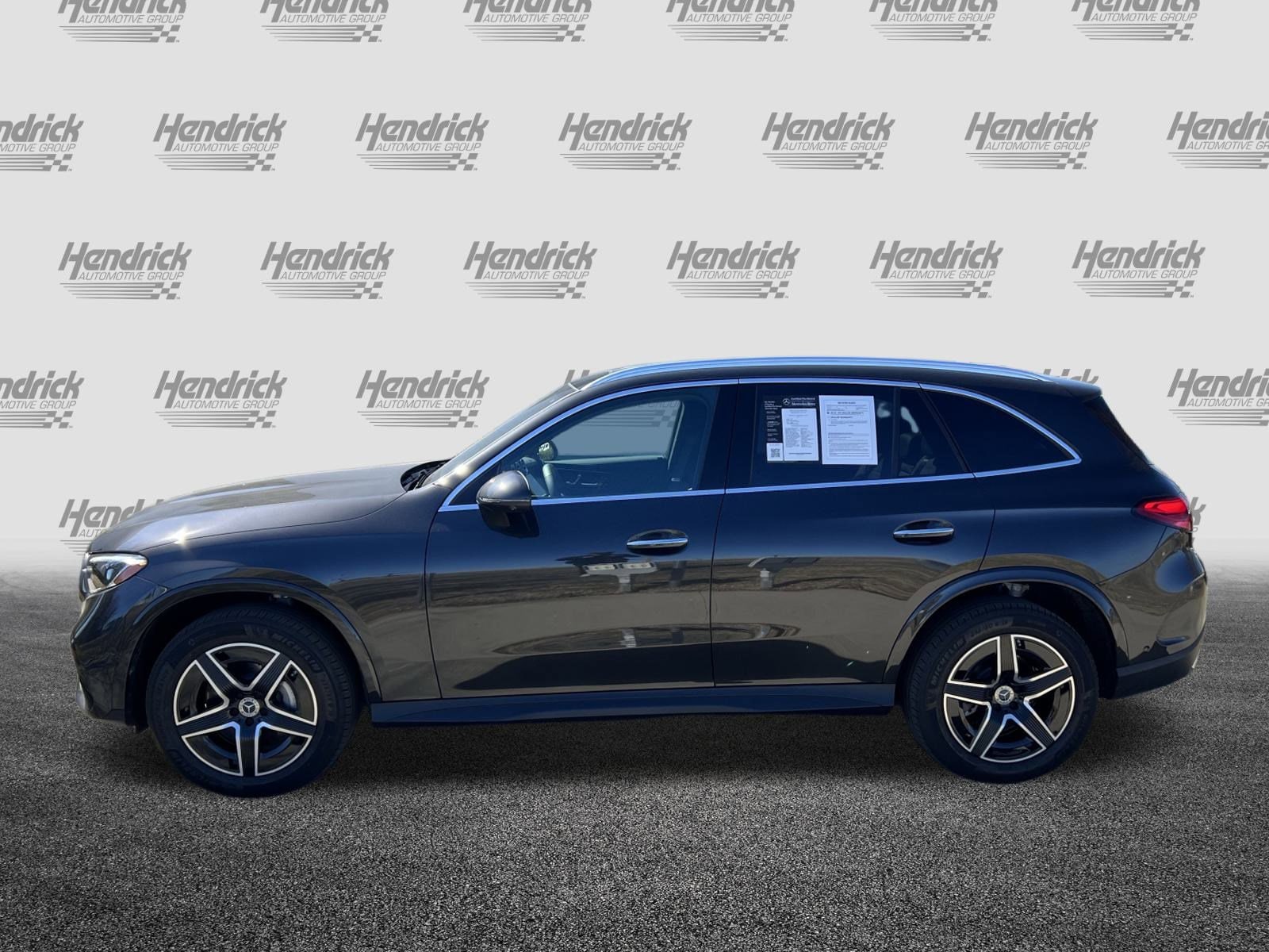 2025 Mercedes-Benz GLC 300 photo 5