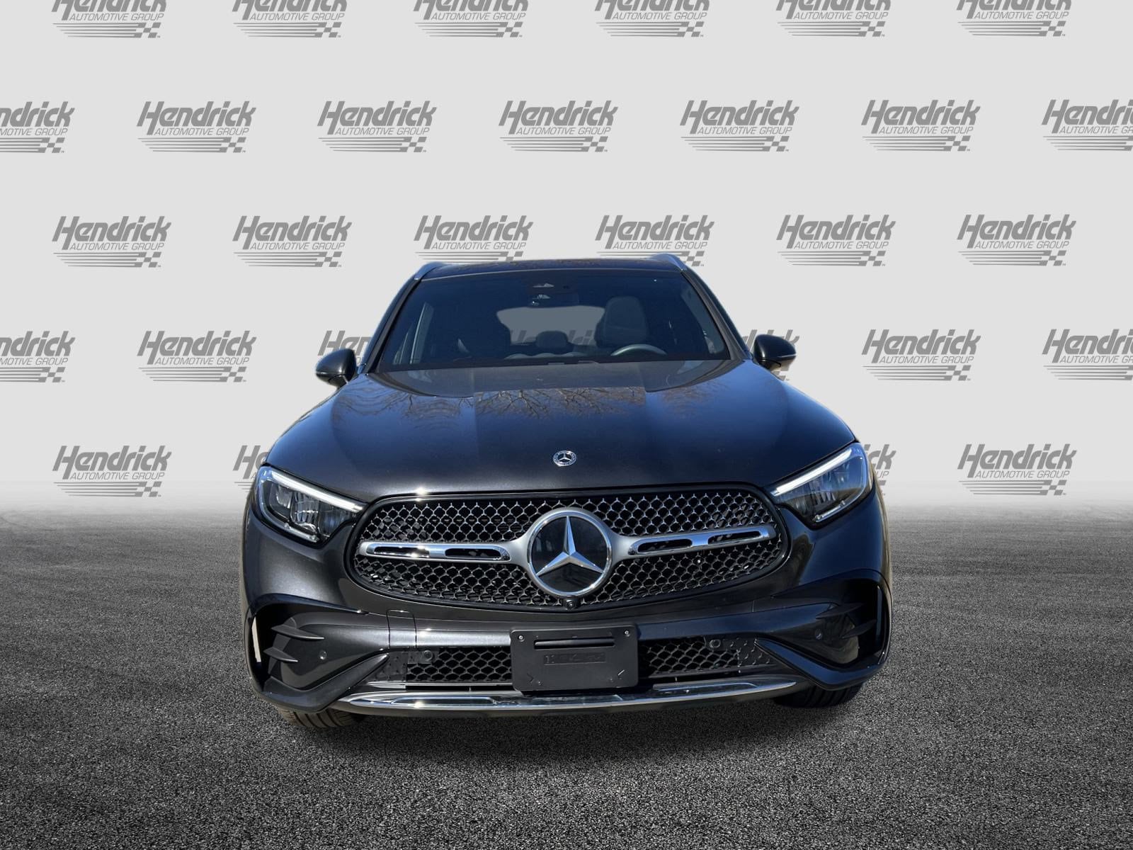 2025 Mercedes-Benz GLC 300 photo 2