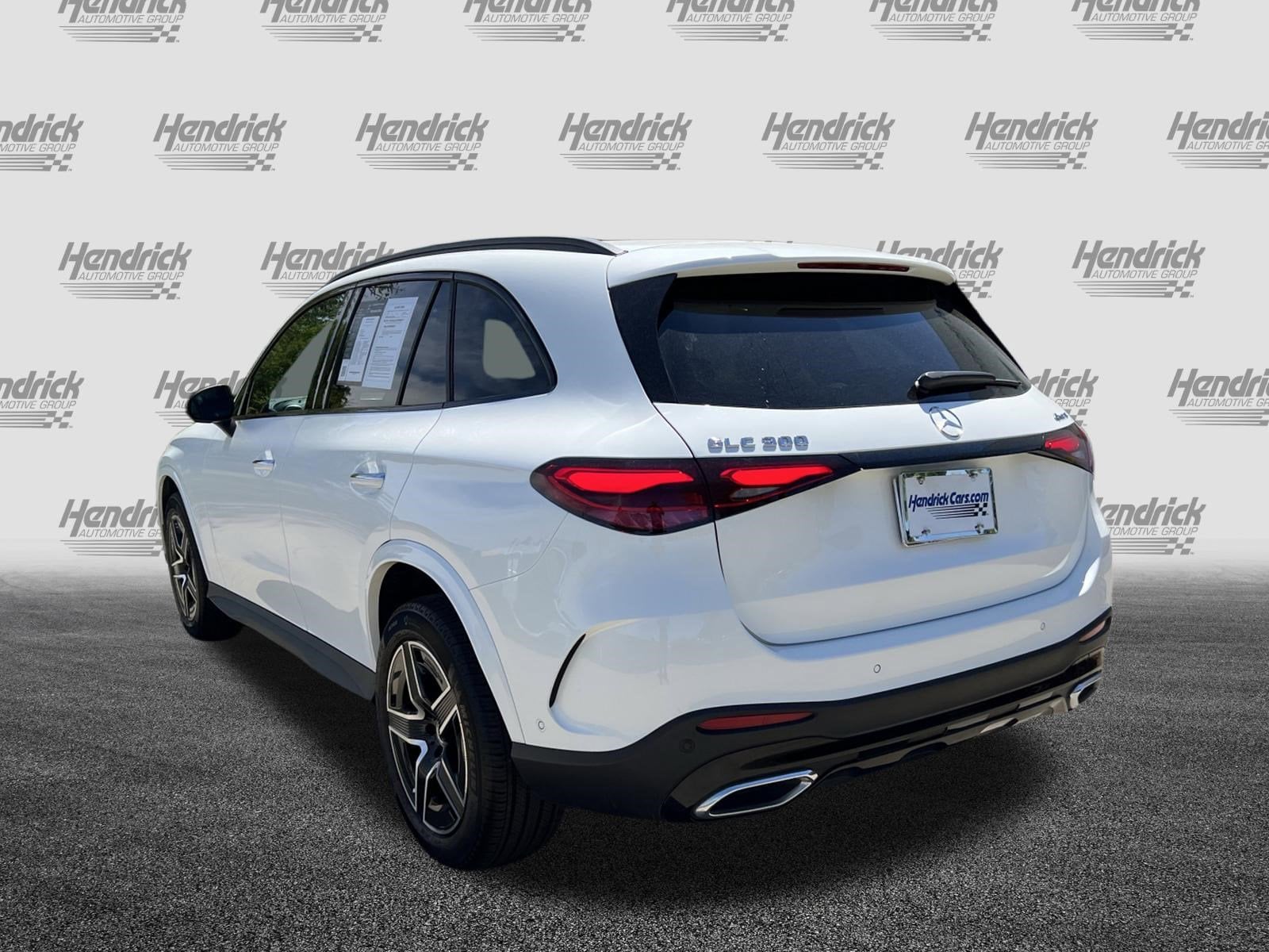 2025 Mercedes-Benz GLC 300 photo 6