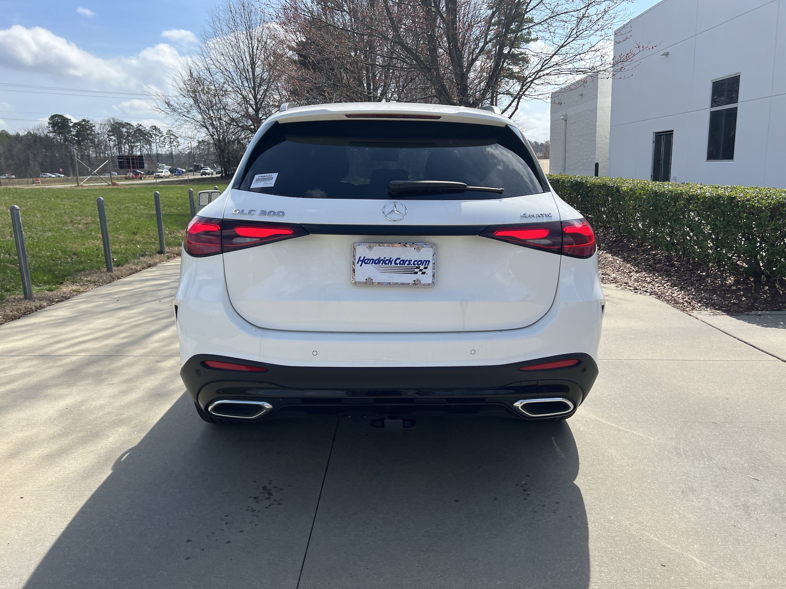 2025 Mercedes-Benz GLC 300 photo 3