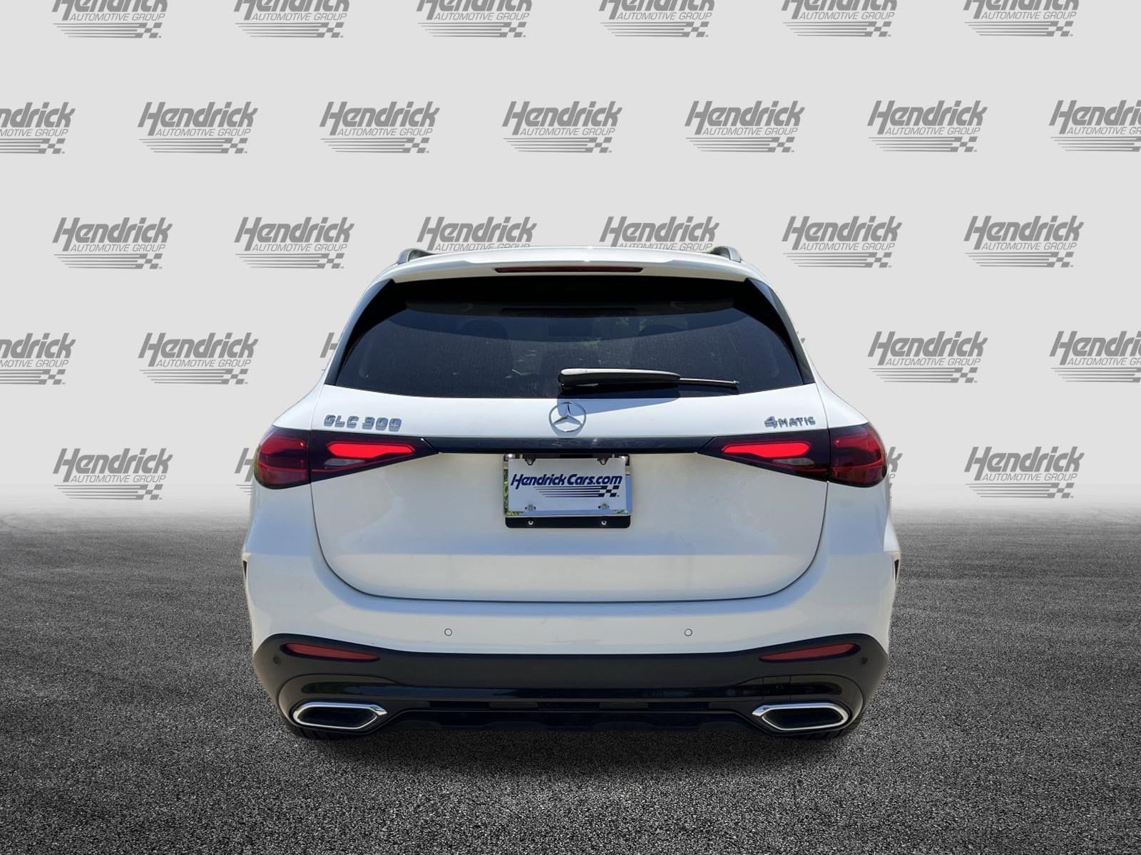 2025 Mercedes-Benz GLC 300 photo 3