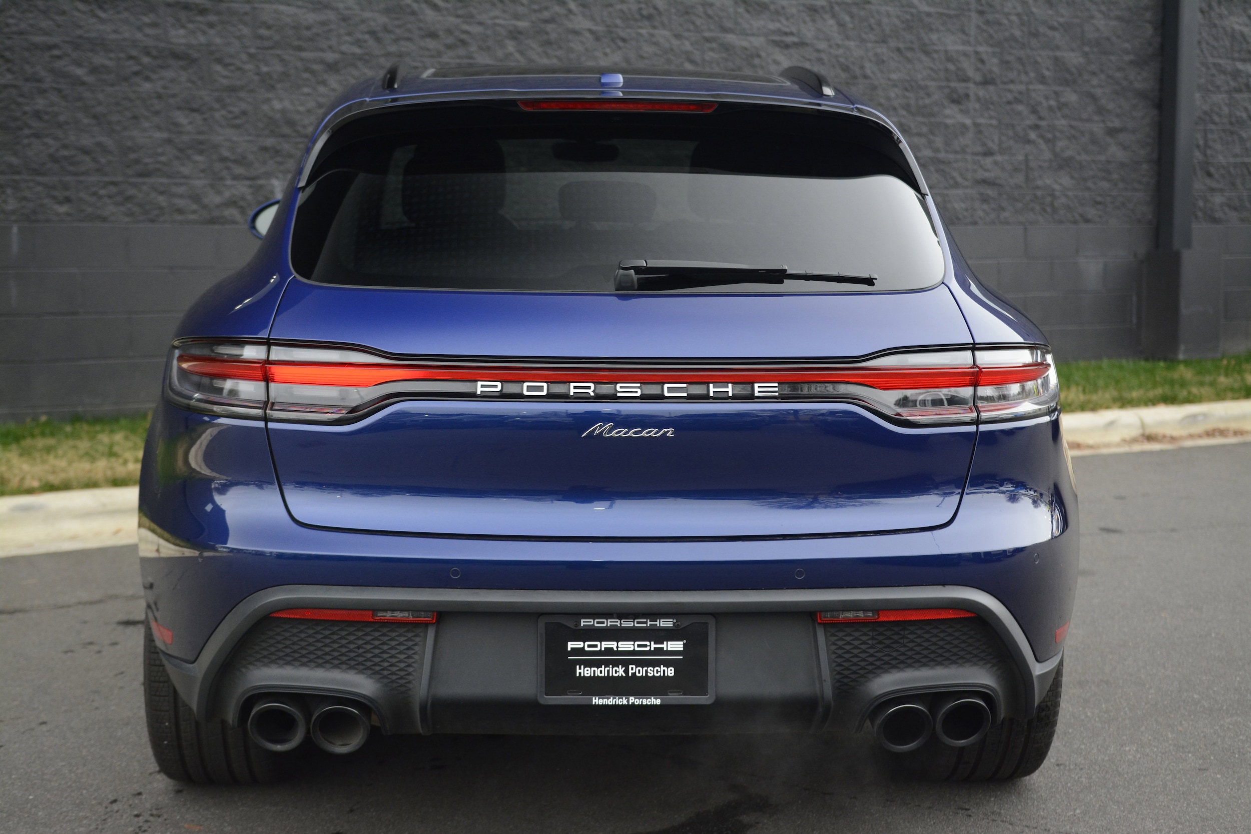 2025 Porsche Macan photo 5
