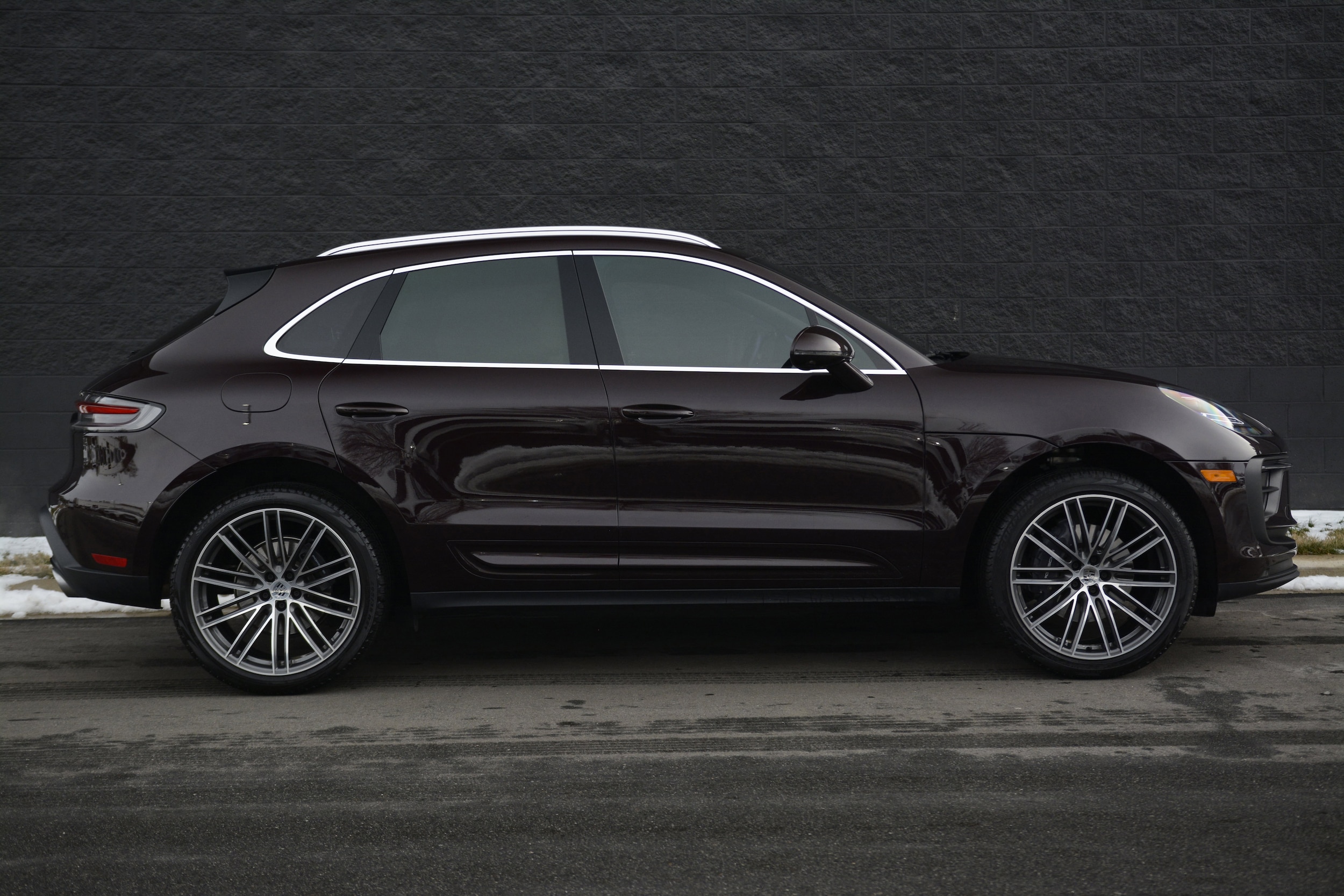 2025 Porsche Macan photo 3