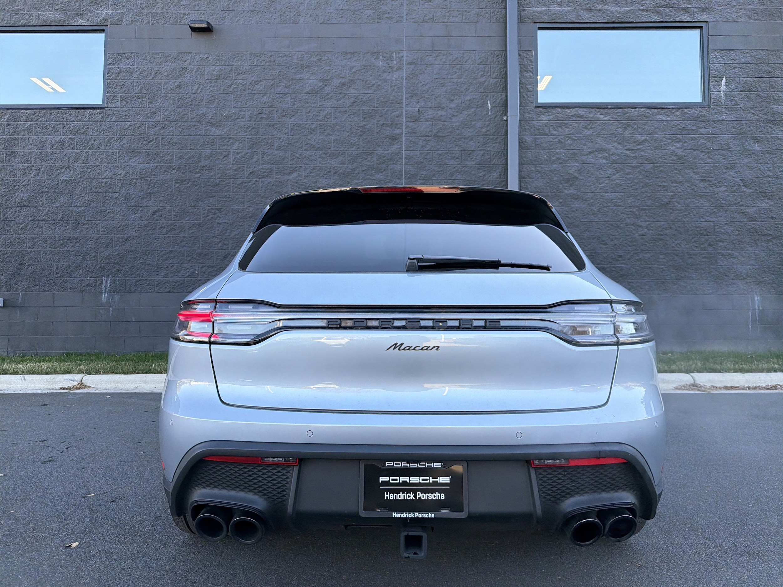 2025 Porsche Macan photo 5
