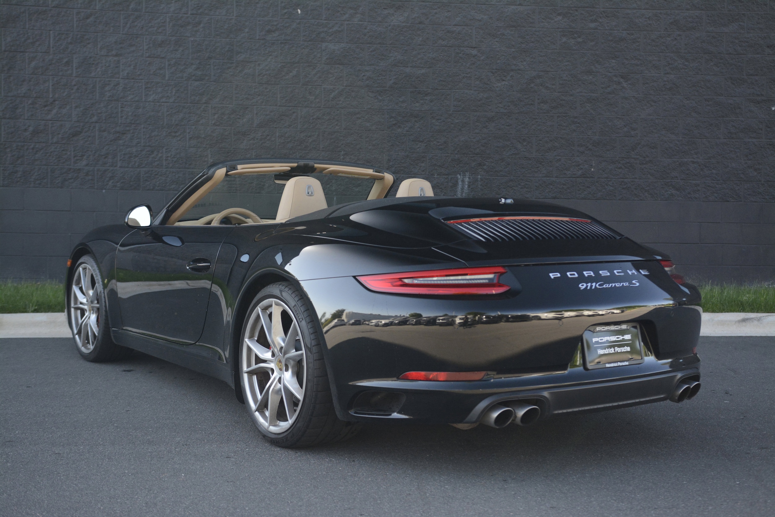 2017 Porsche 911 Carrera S photo 2