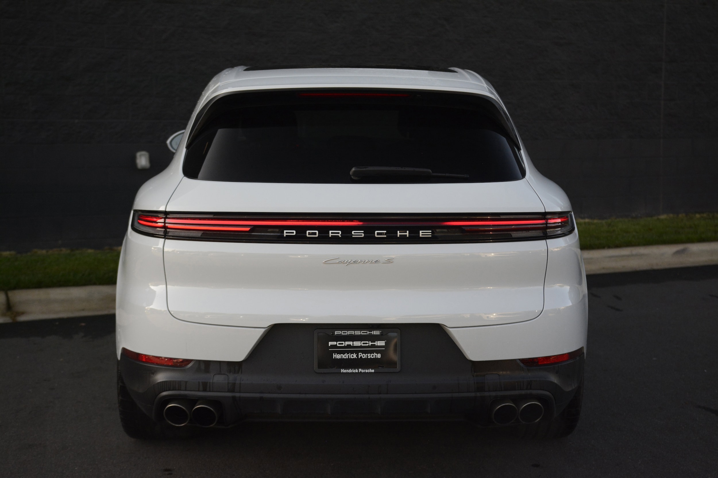 2024 Porsche Cayenne S photo 5