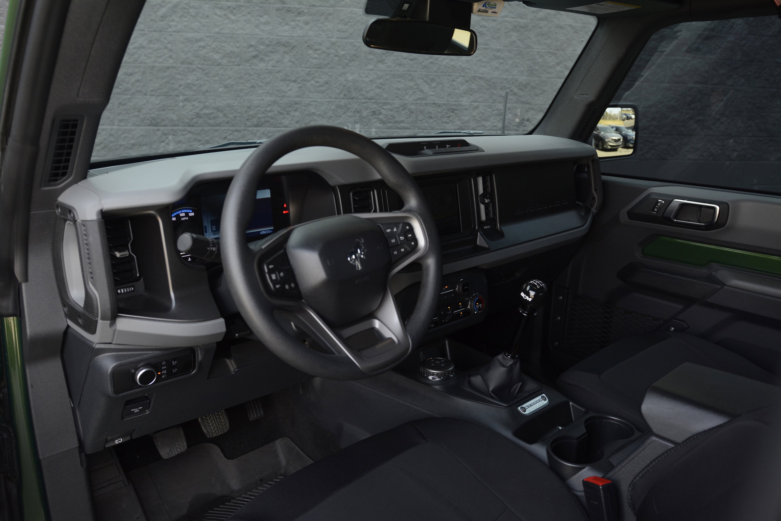 2023 Ford Bronco Outer Banks Advanced photo 2