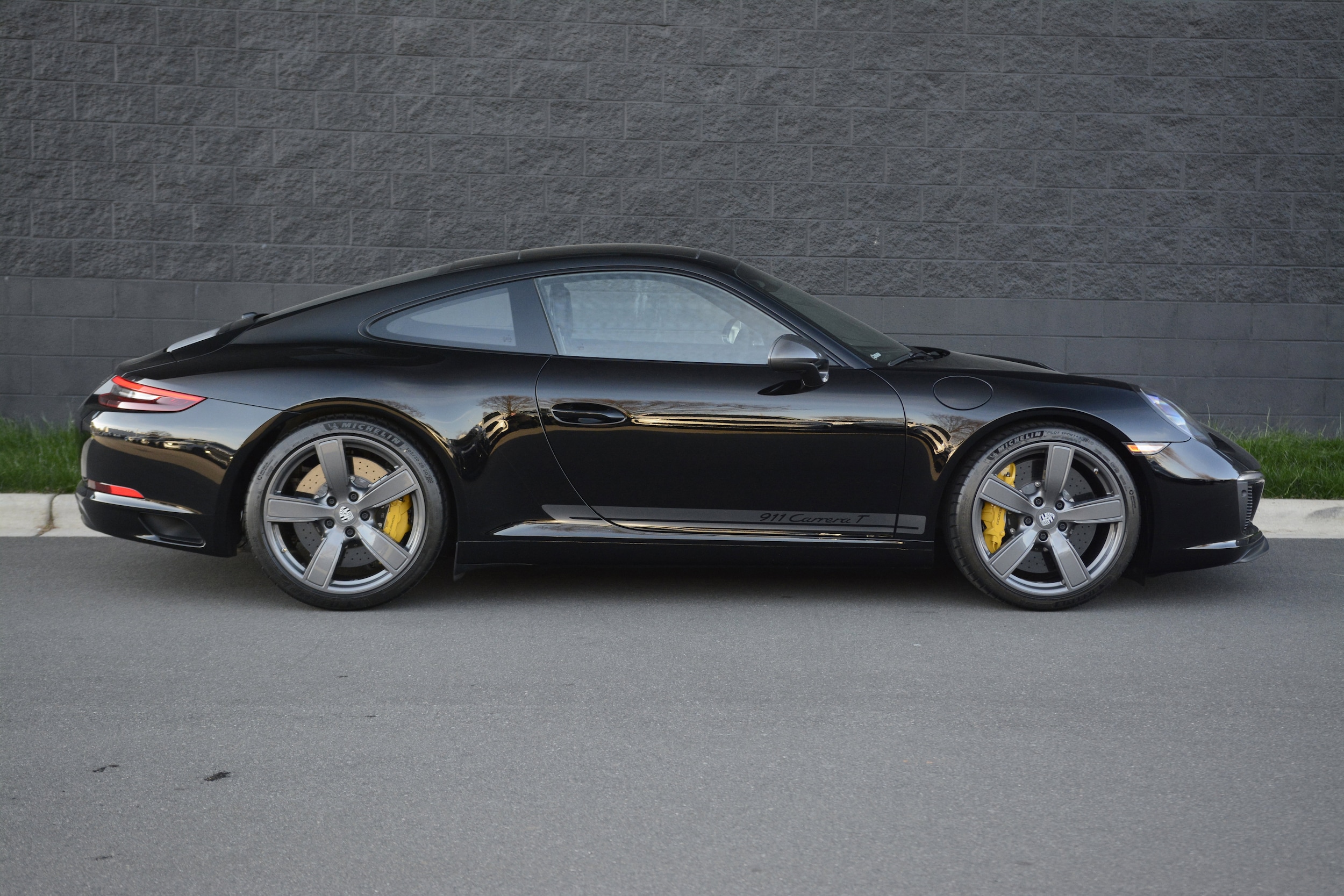 2018 Porsche 911 Carrera T photo 3