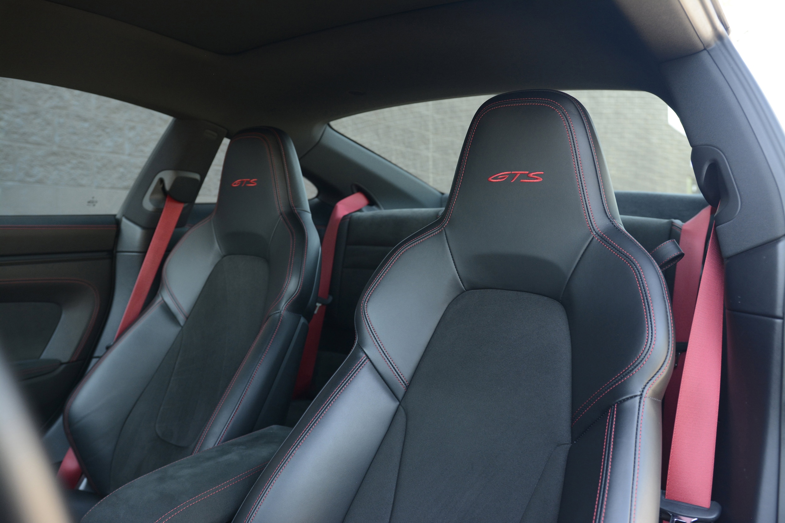2022 Porsche 911 Carrera 4 GTS photo 4