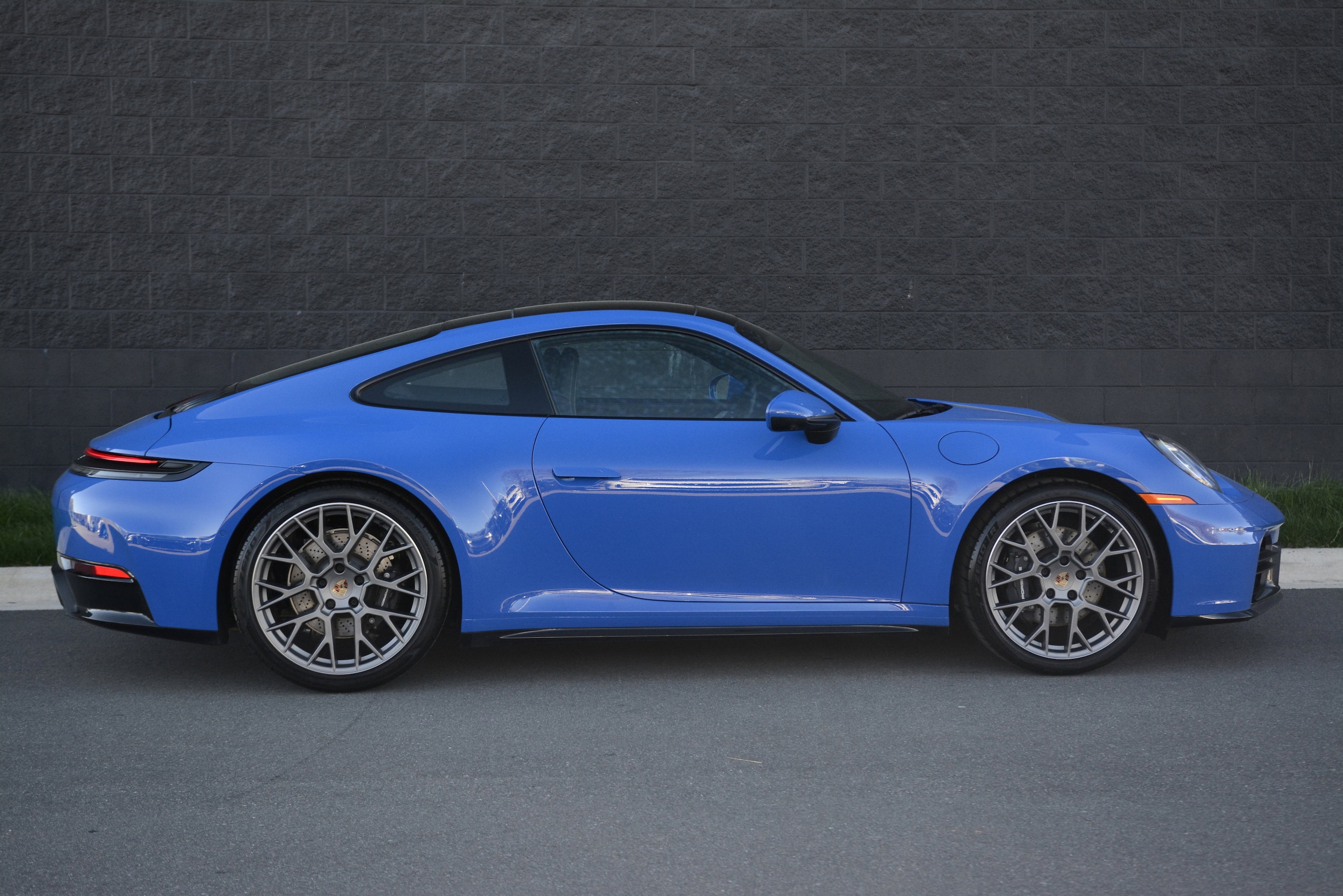 2025 Porsche 911 Carrera photo 3