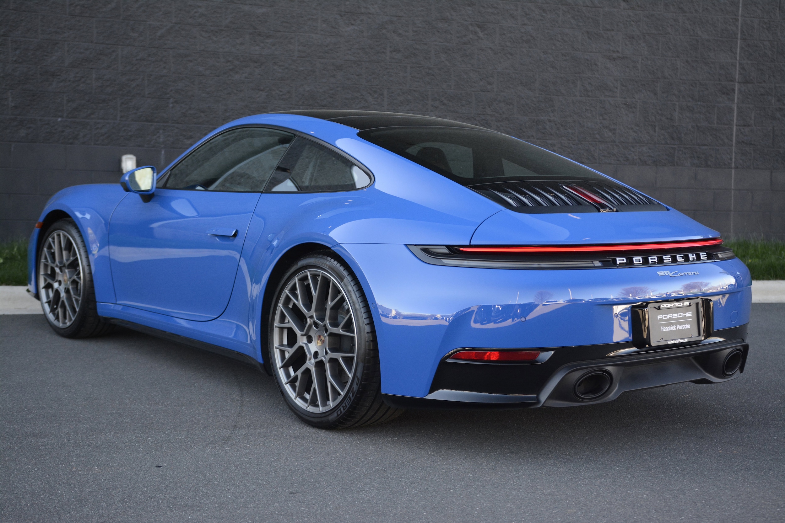 2025 Porsche 911 Carrera photo 2