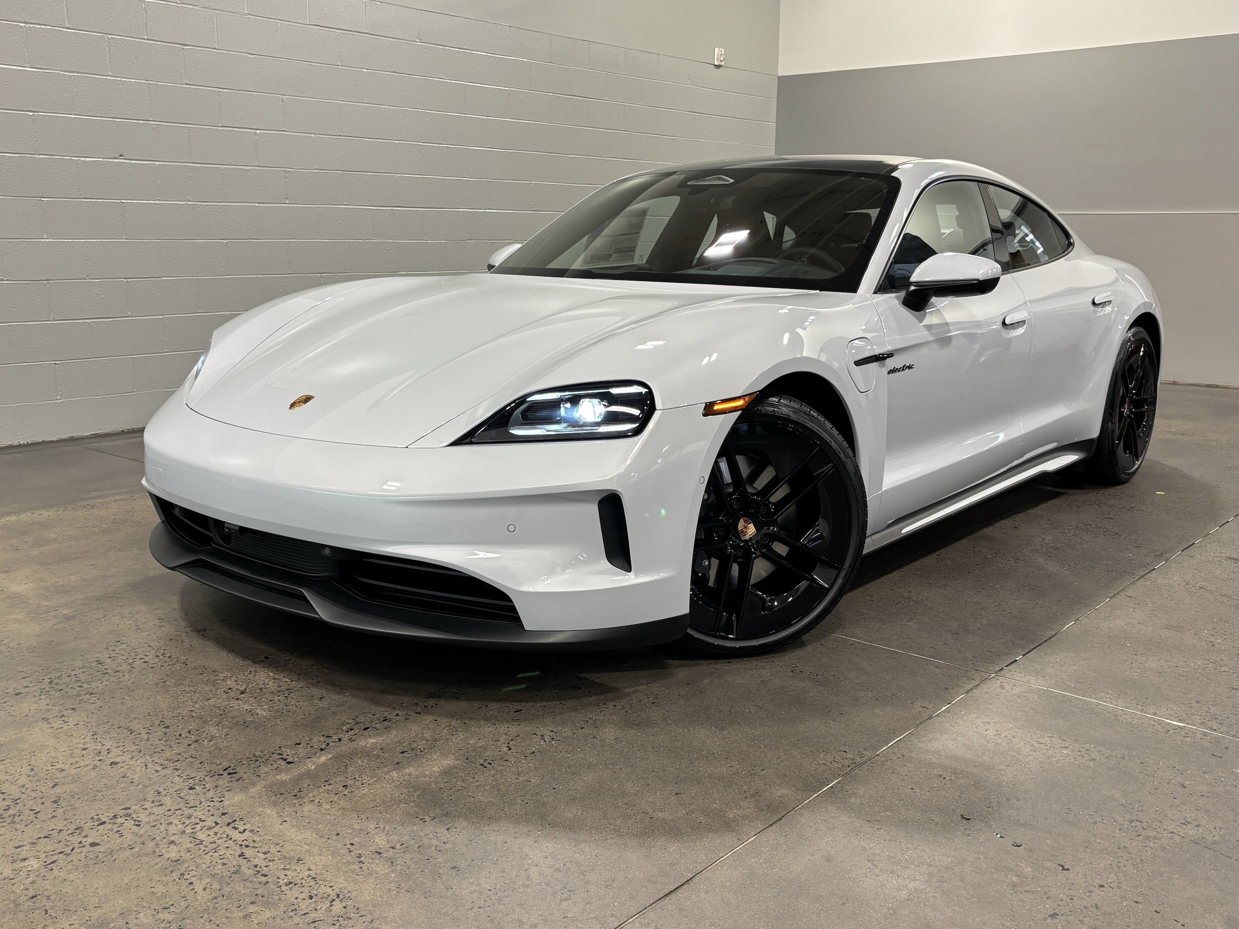 Porsche Taycan 4