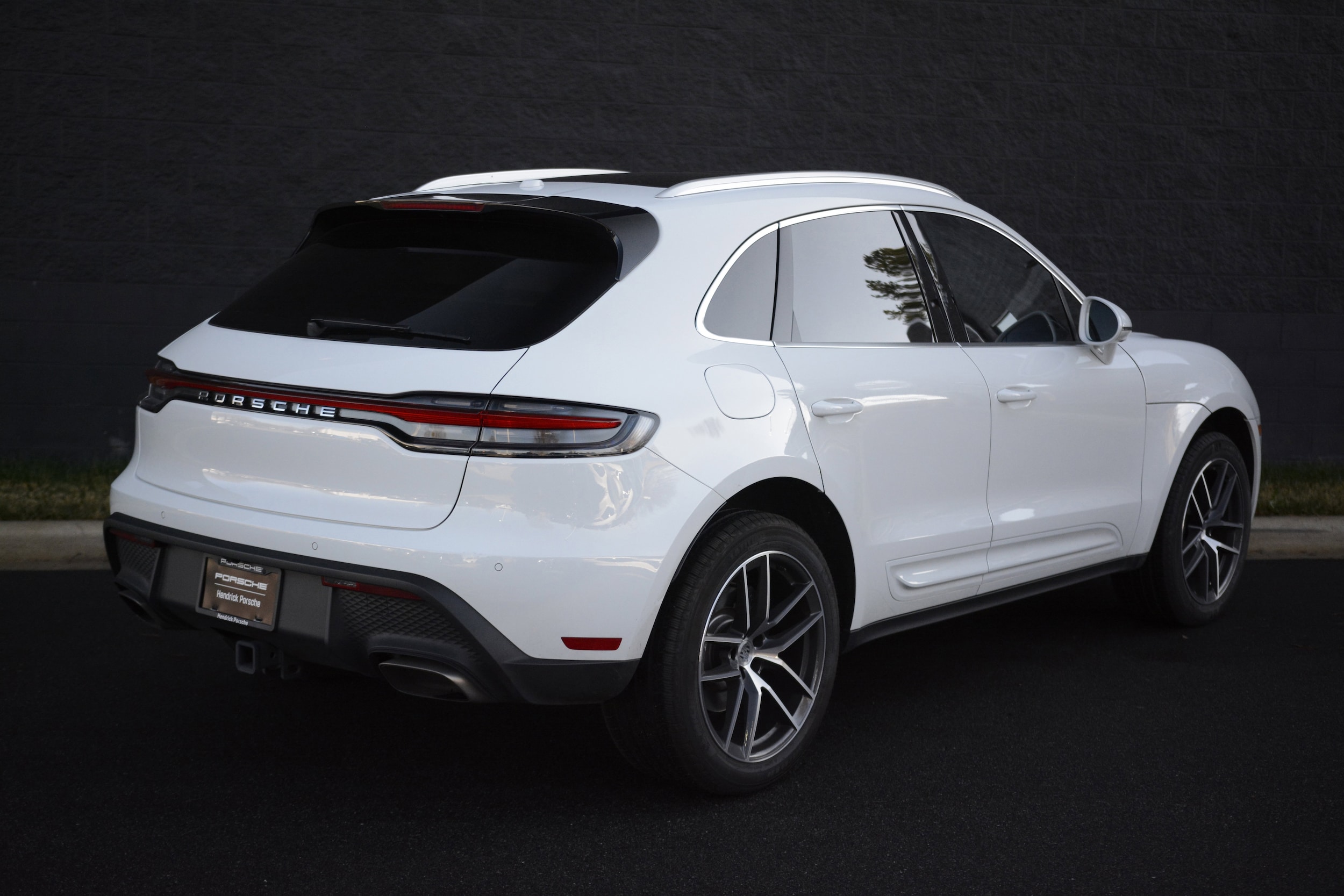 2025 Porsche Macan photo 6
