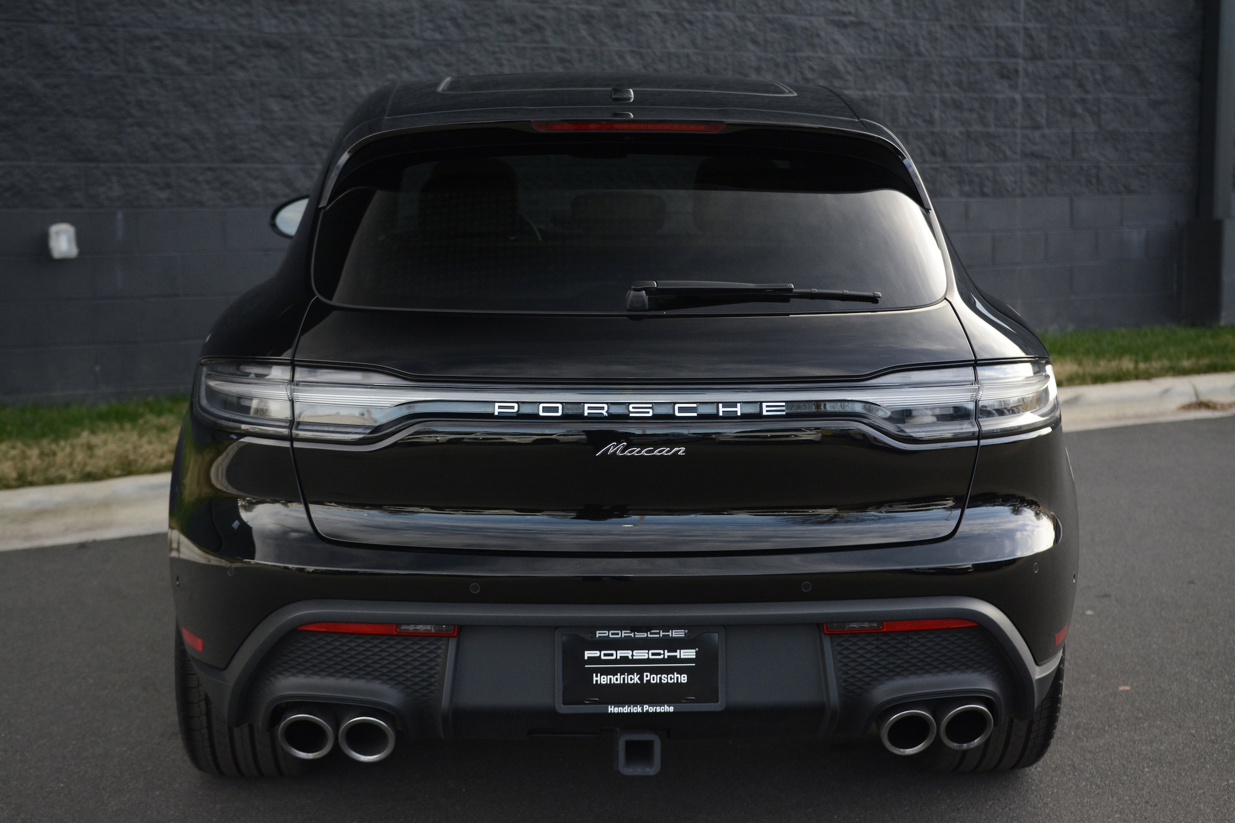 2025 Porsche Macan photo 5