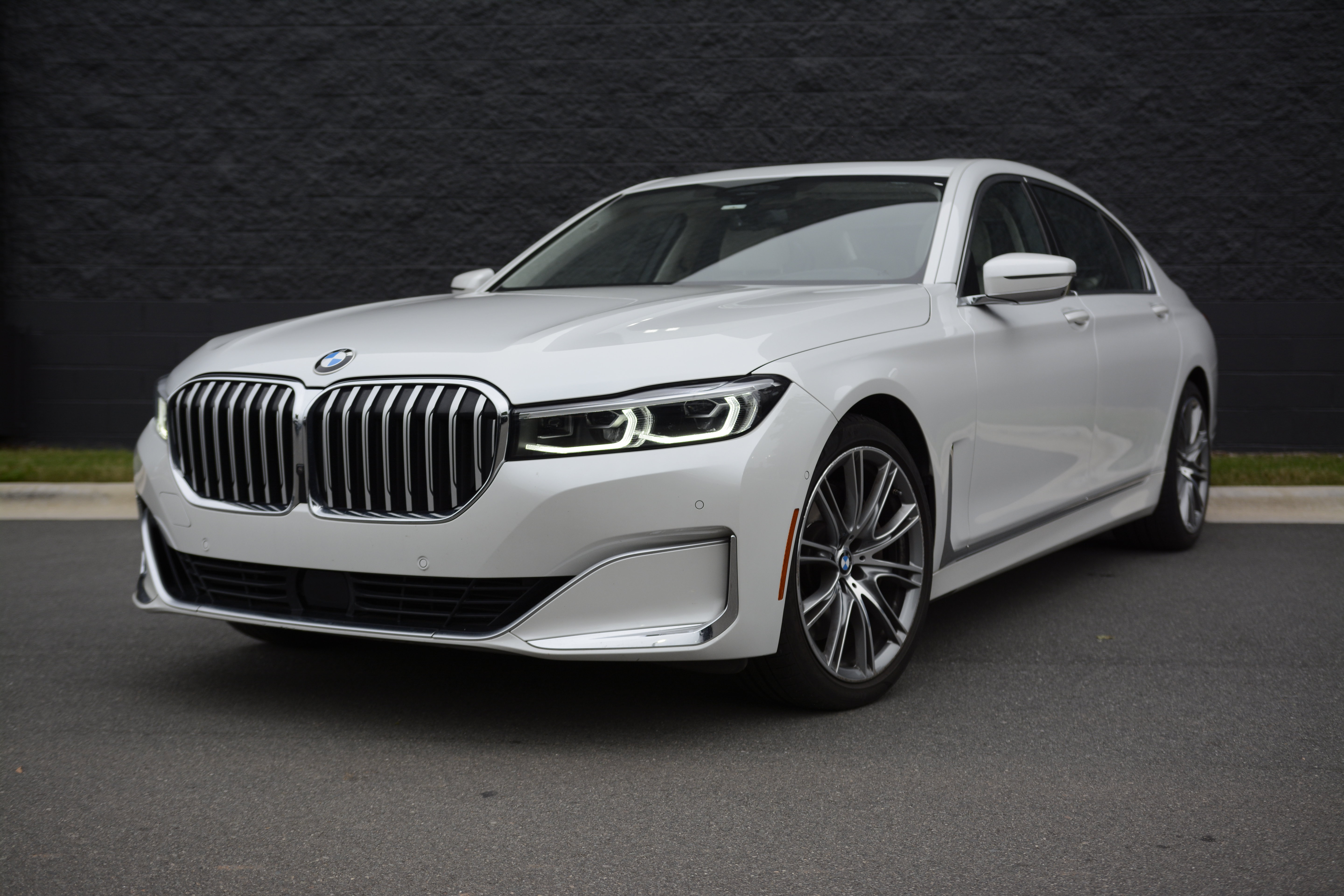  BMW 750i