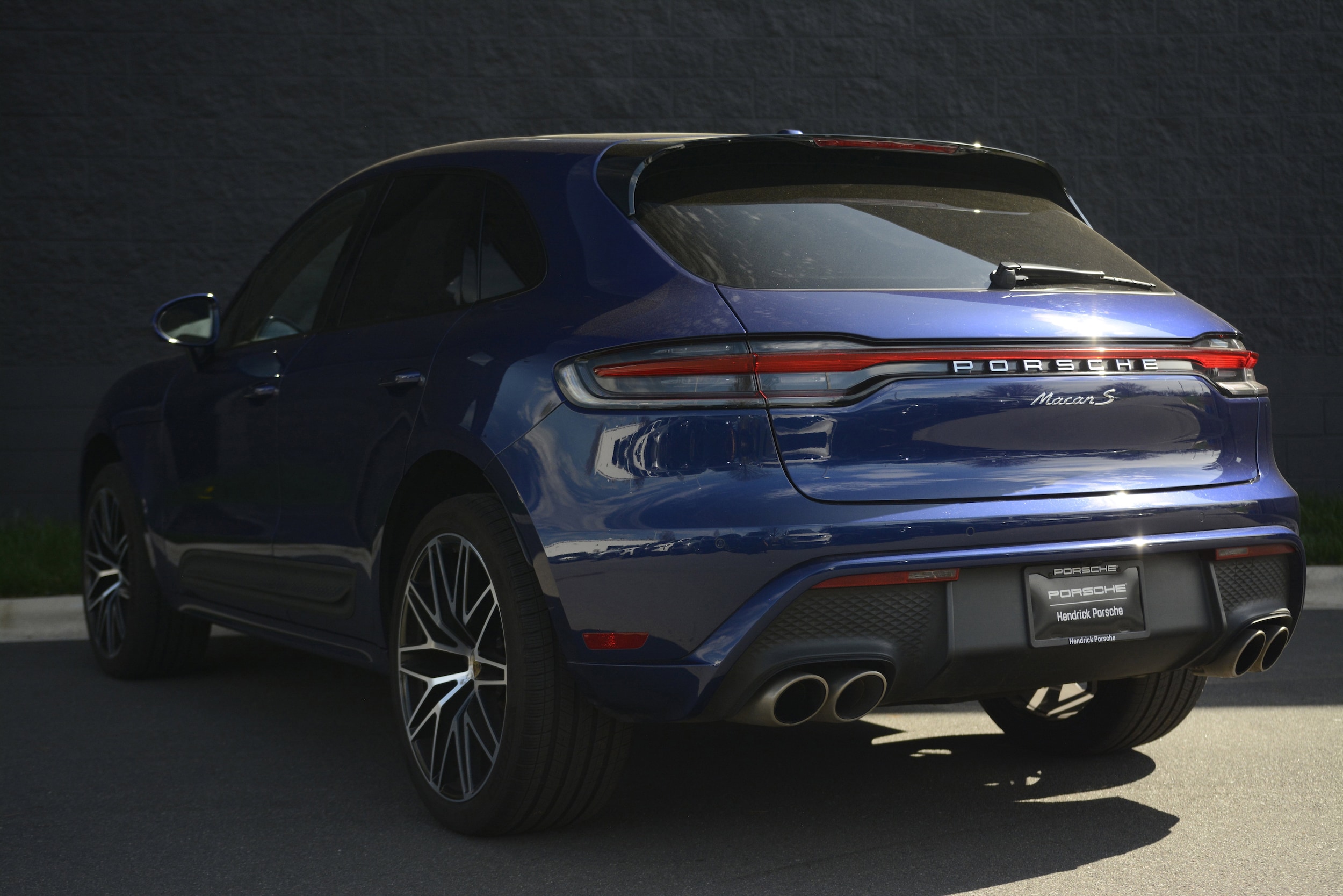 2025 Porsche Macan S photo 2
