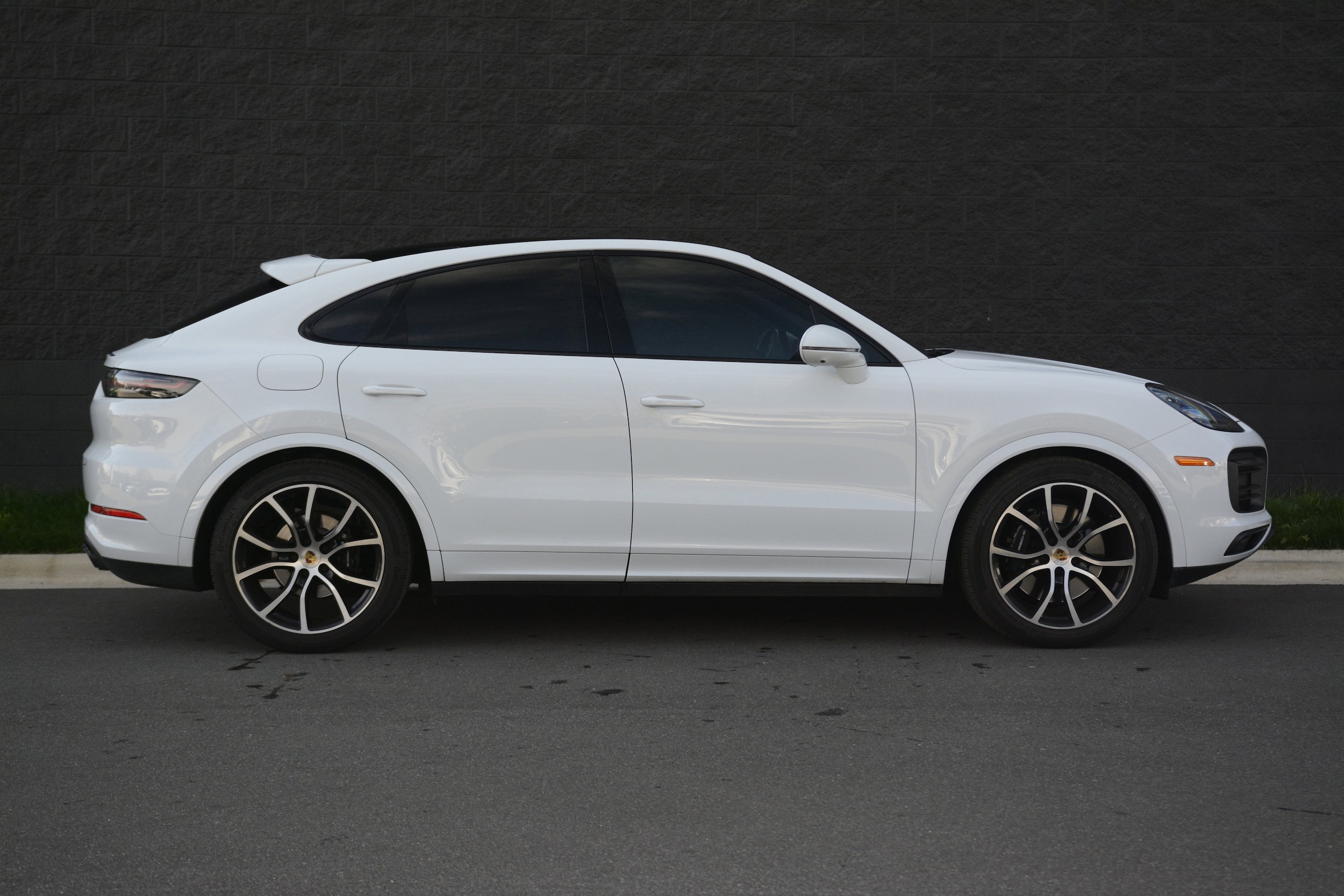 2023 Porsche Cayenne Coupe S Platinum Edition photo 3
