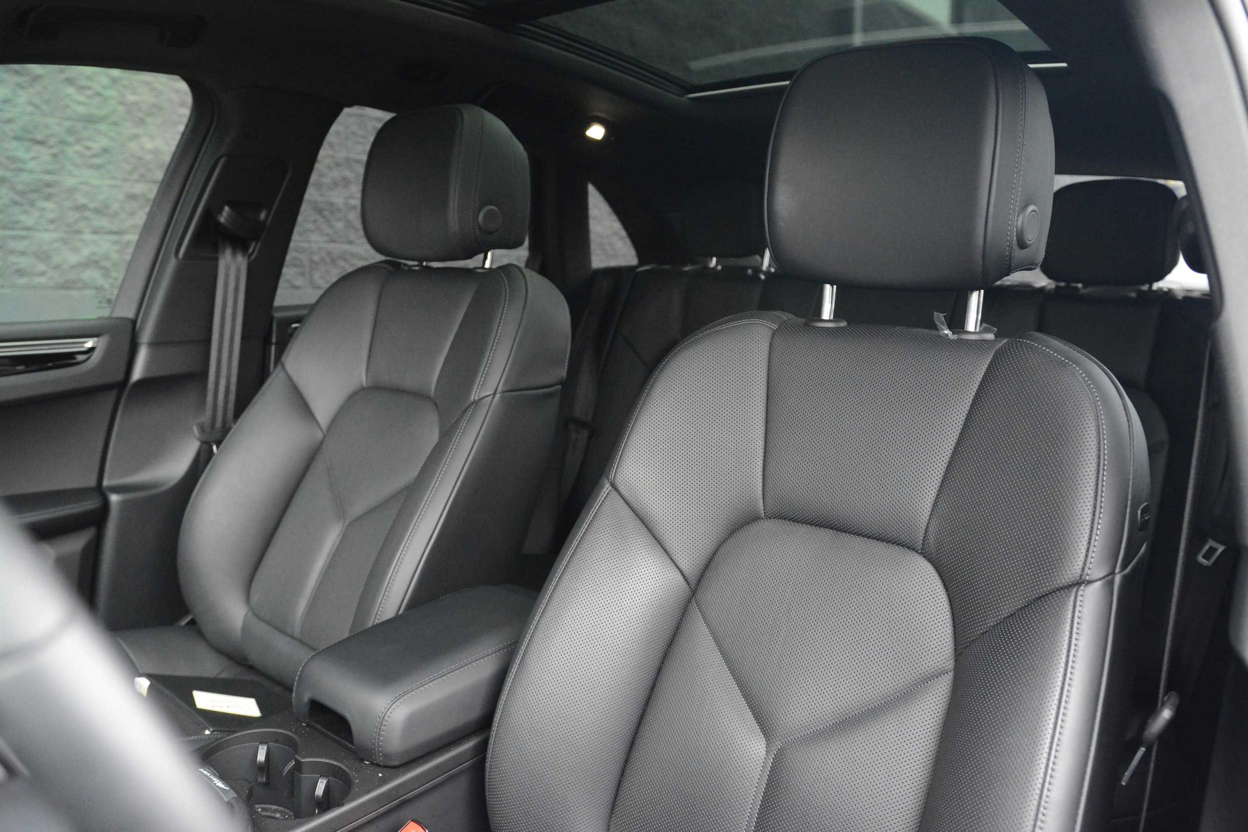 2025 Porsche Macan photo 4