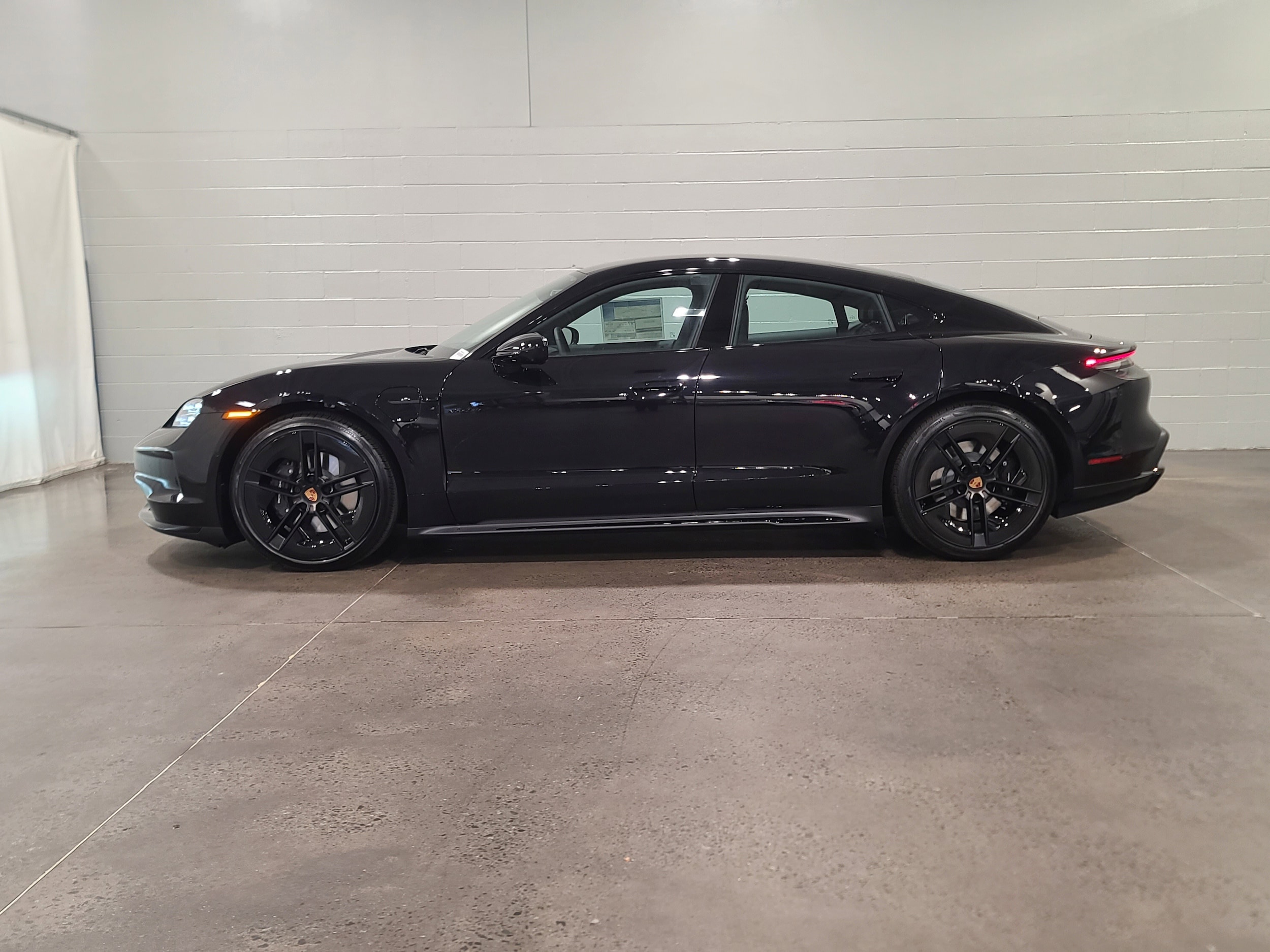 Porsche Taycan 4 Black Edition