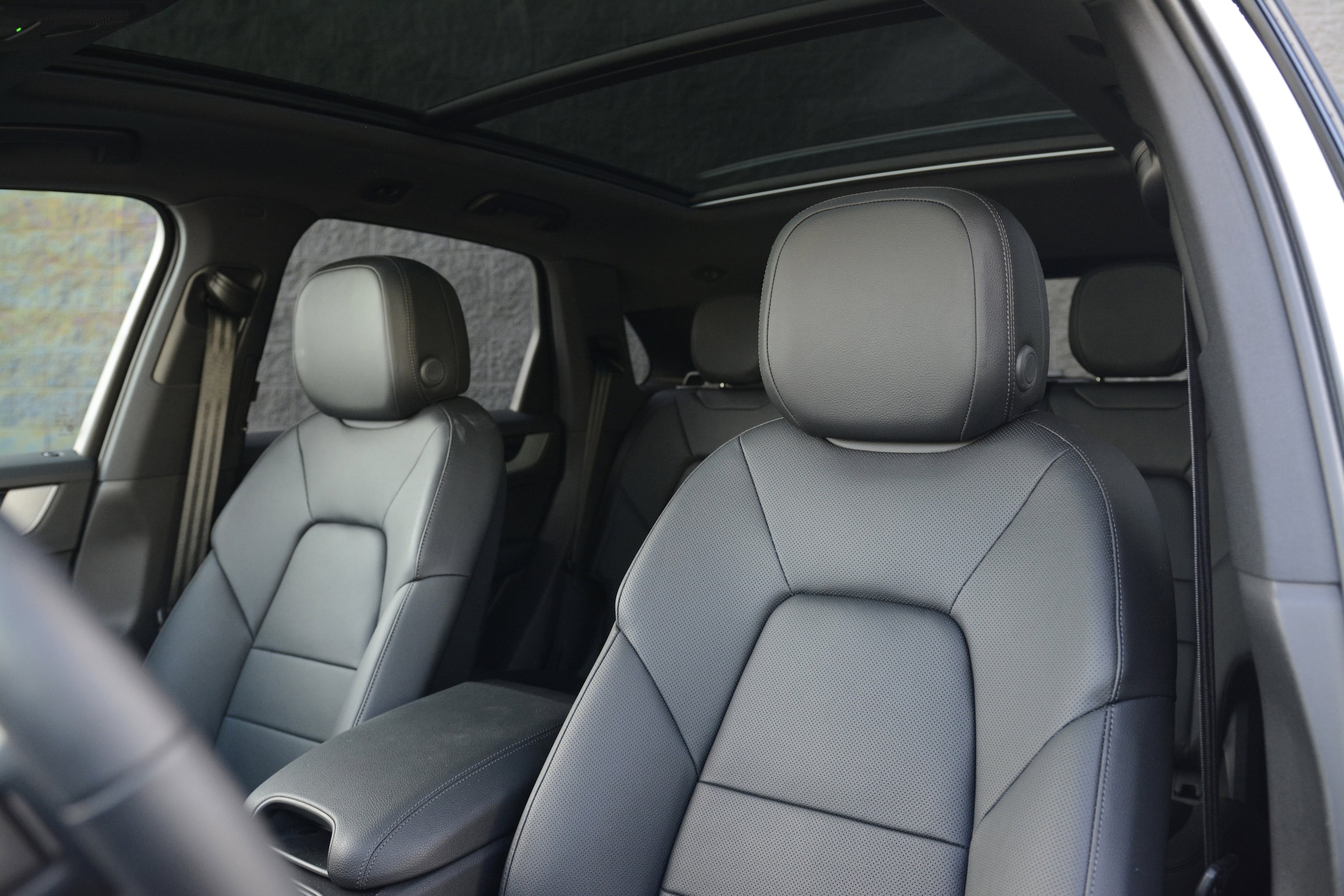 2026 Porsche Cayenne S photo 4