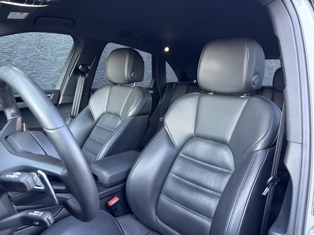 Certified 2025 Porsche Macan  SUV