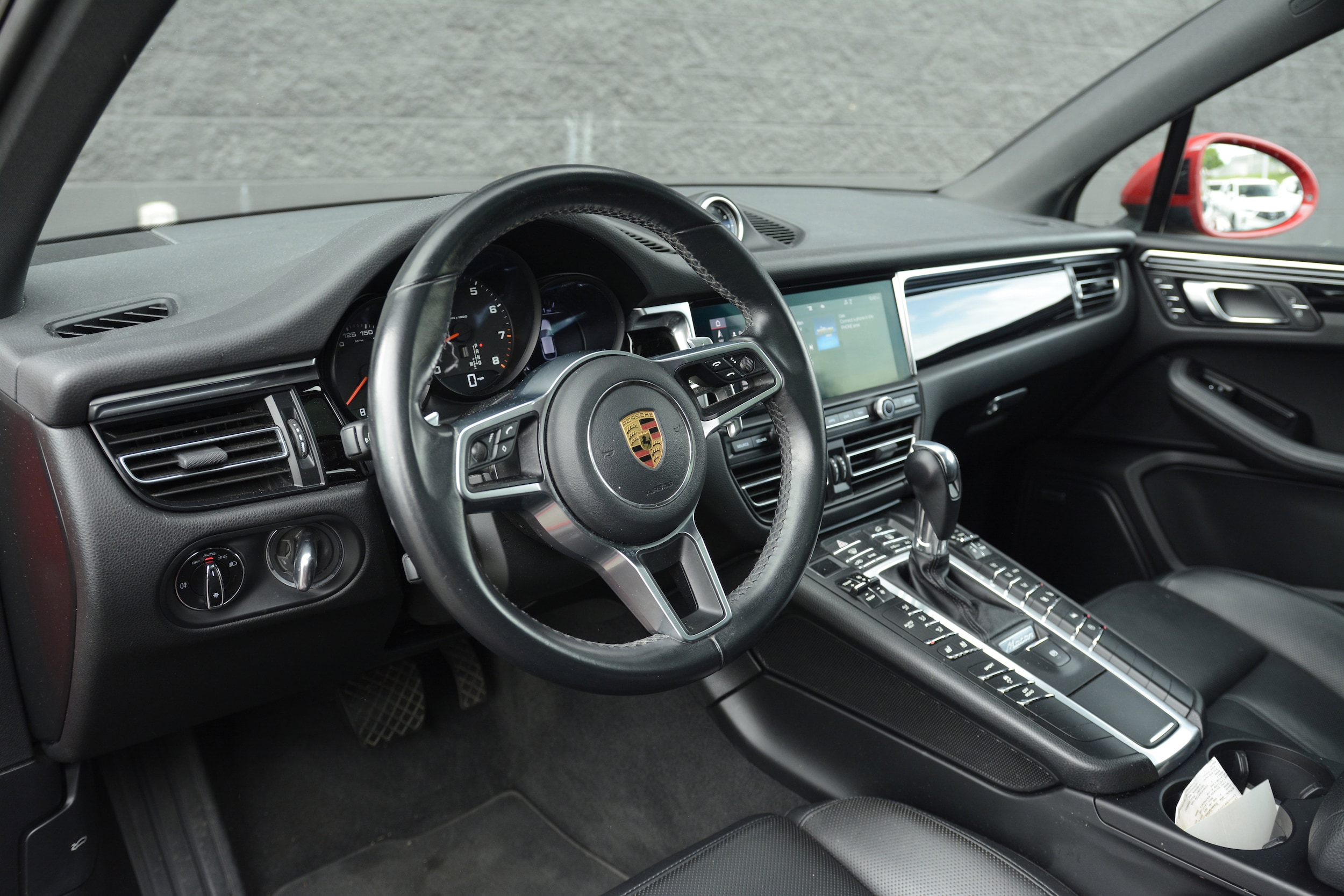 2020 Porsche Macan photo 2