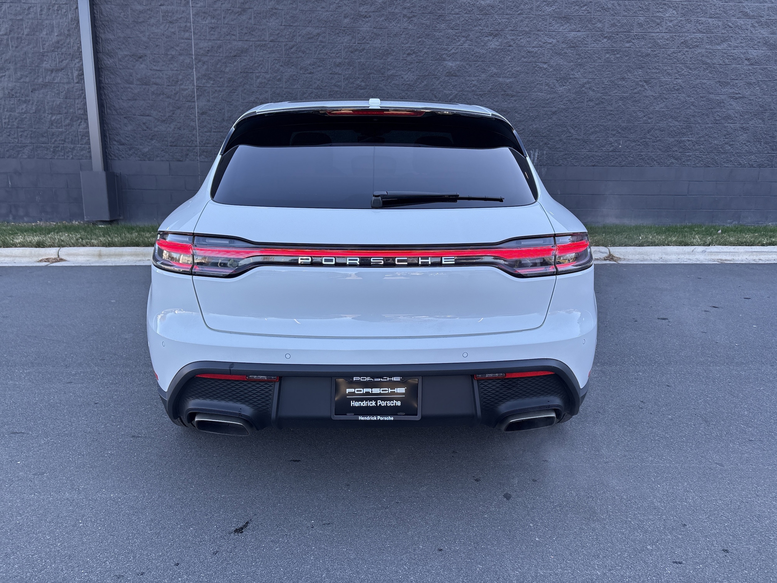 2025 Porsche Macan photo 5