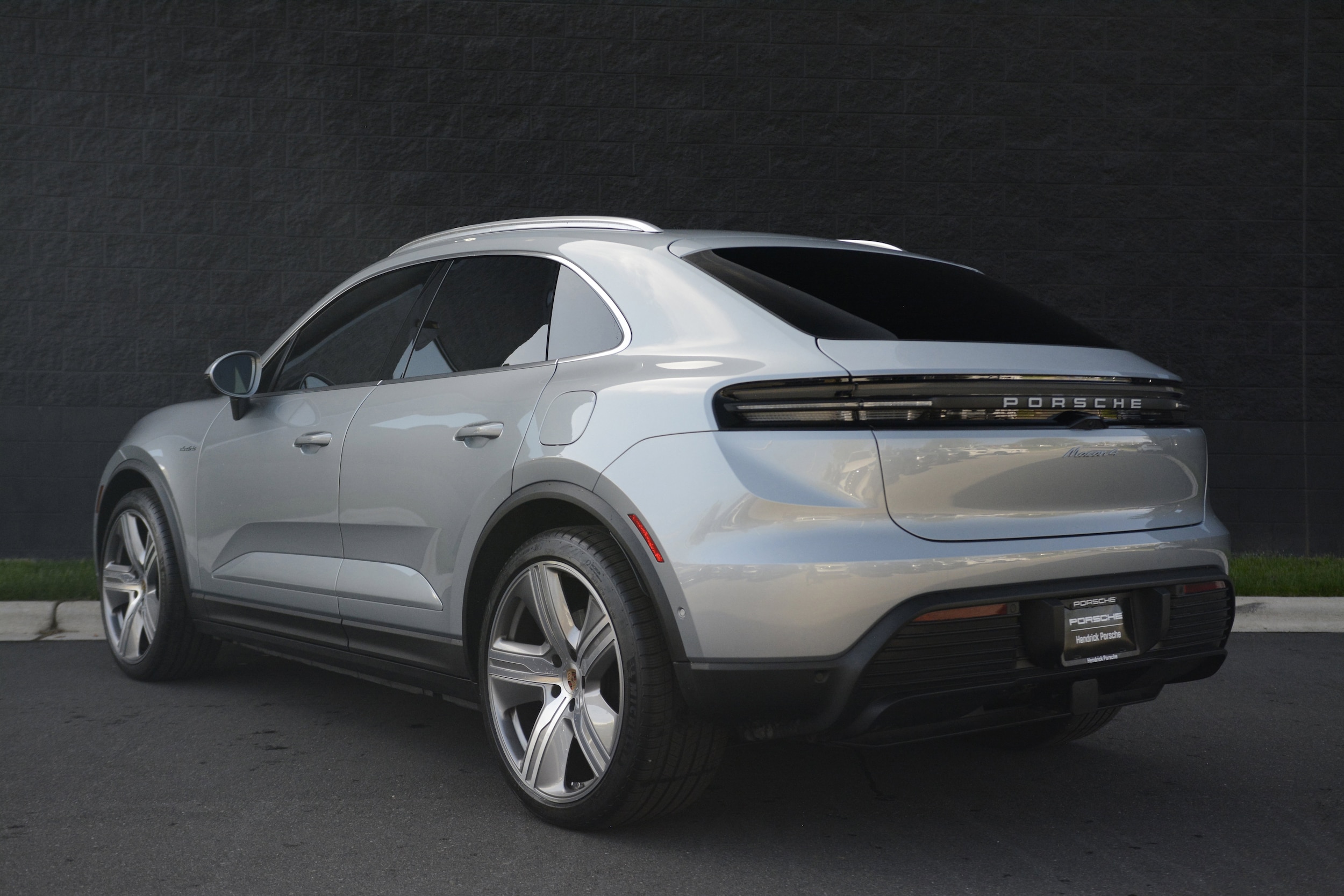 2025 Porsche Macan Electric 4 photo 2