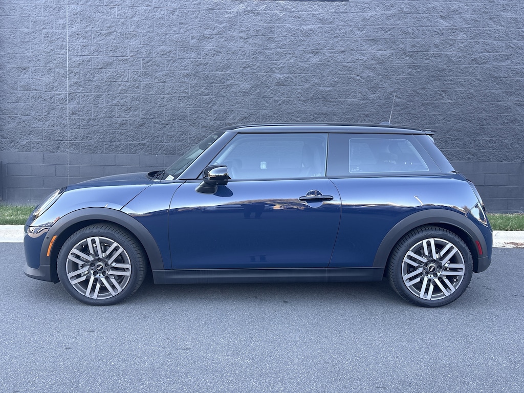 Used 2025 MINI Hardtop 2 Door S Signature Trim Hatchback