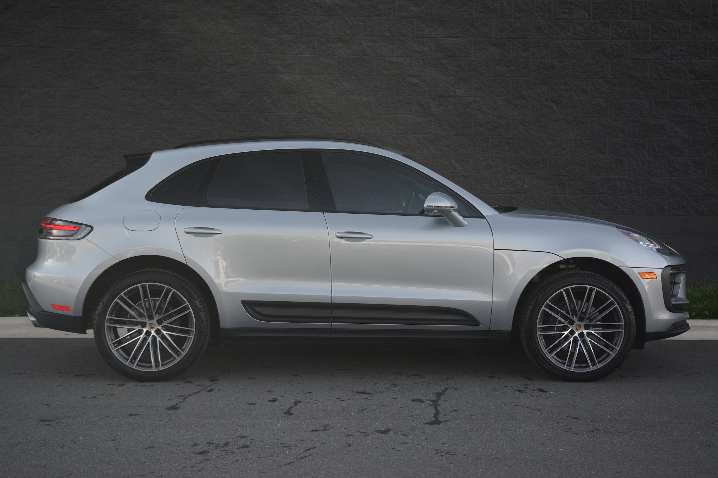 2026 Porsche Macan photo 3