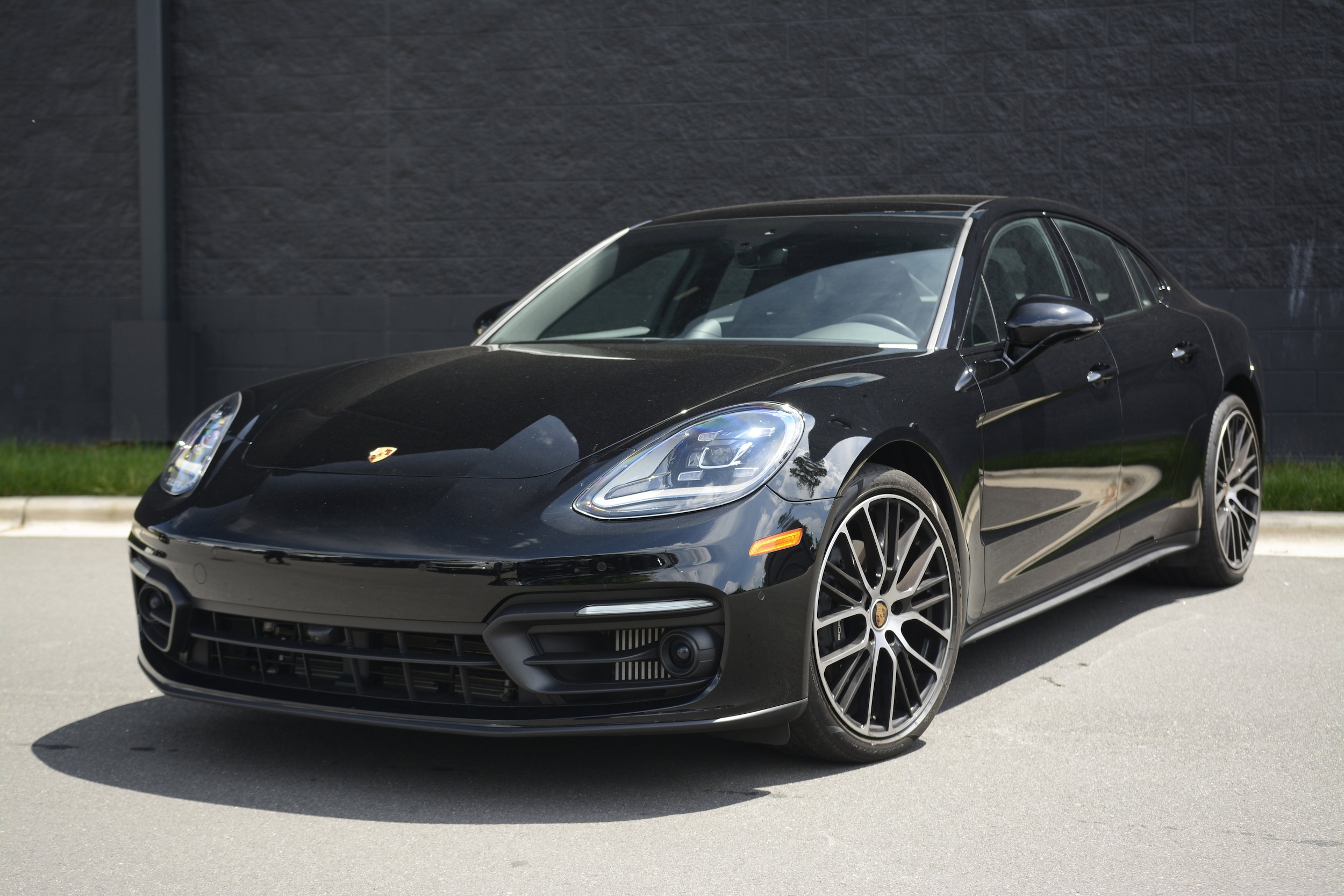 2023 Porsche Panamera 4's photo