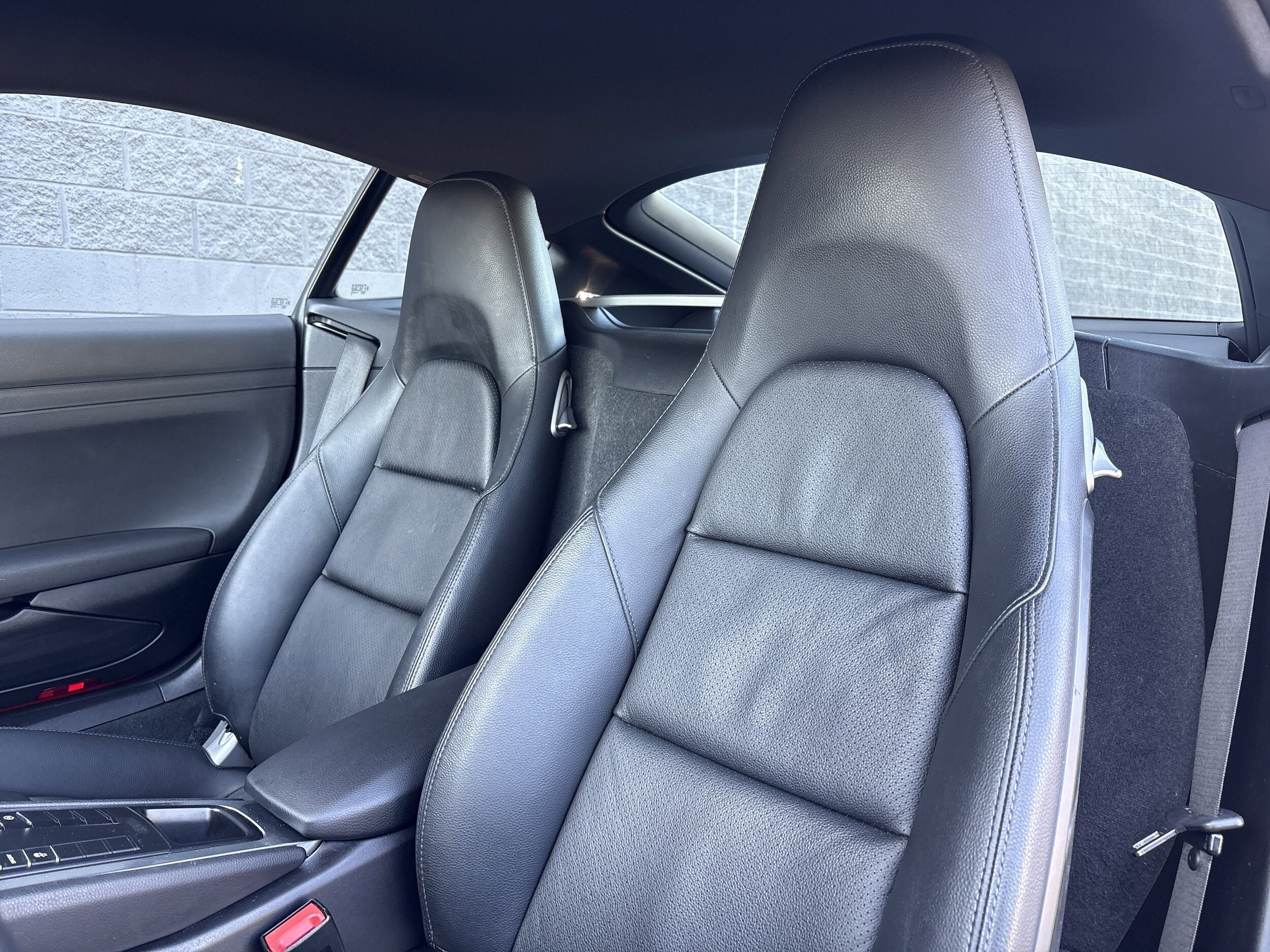 2018 Porsche Cayman S photo 2