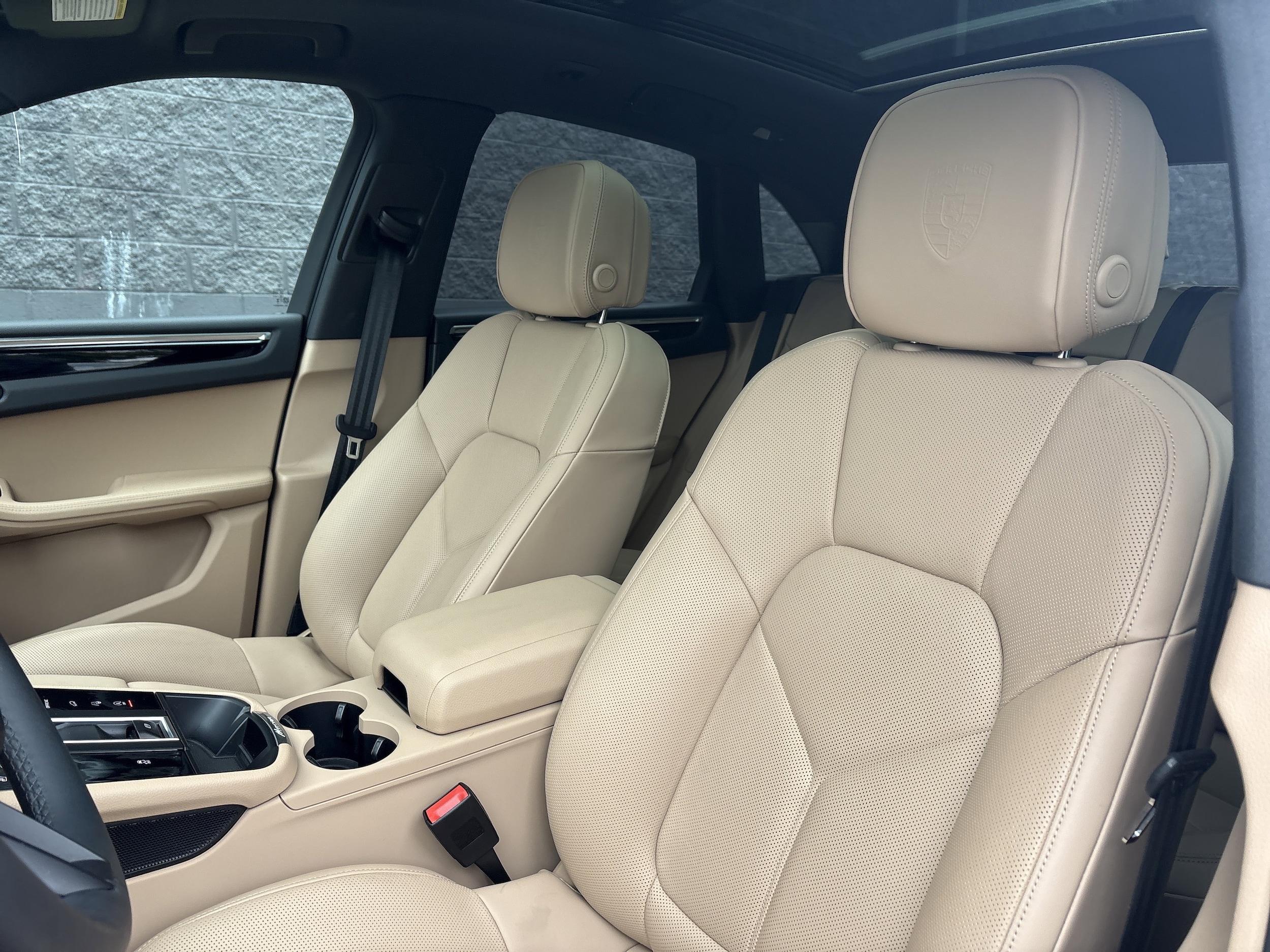 2025 Porsche Macan photo 4