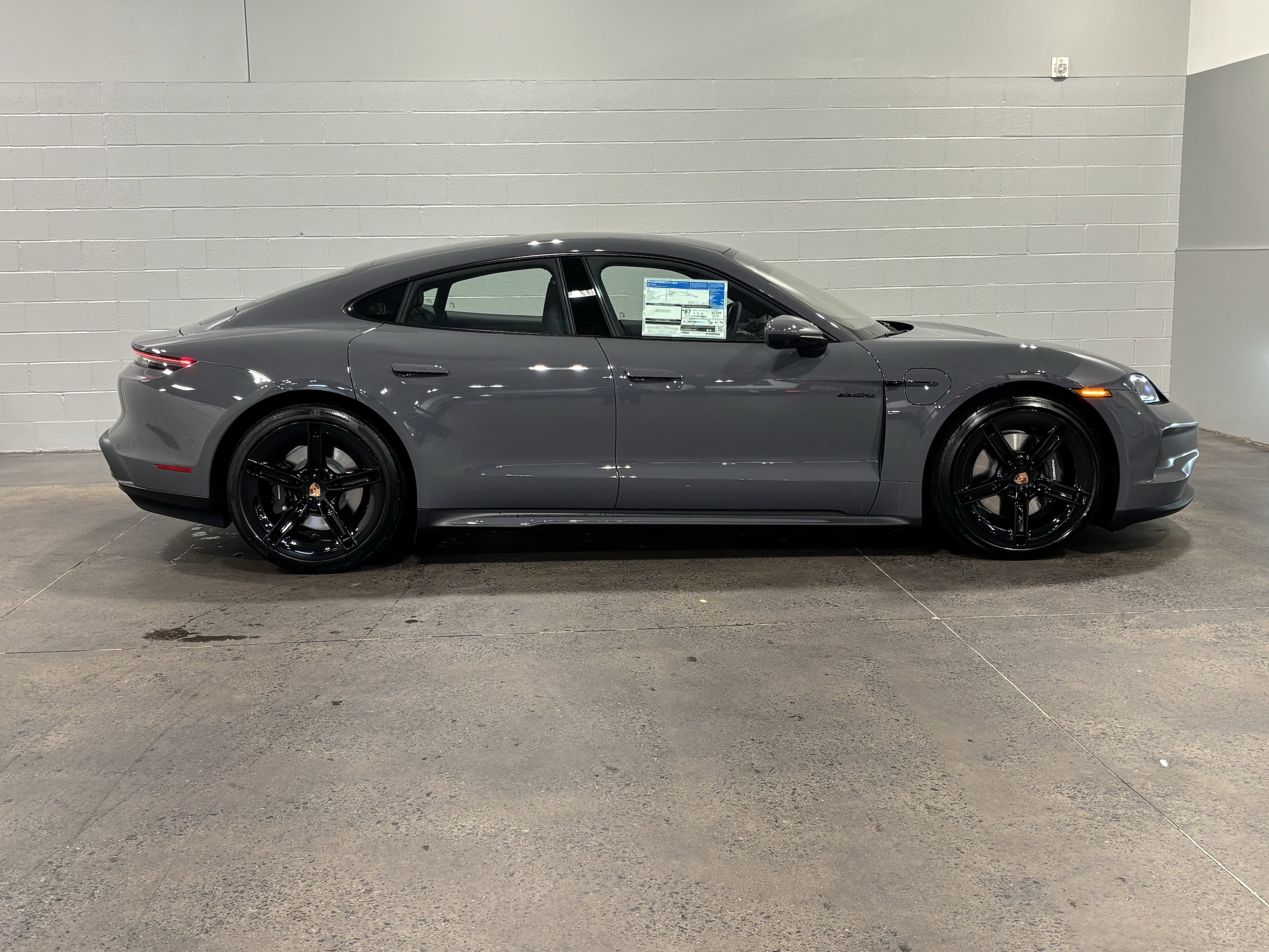 Porsche Taycan 4