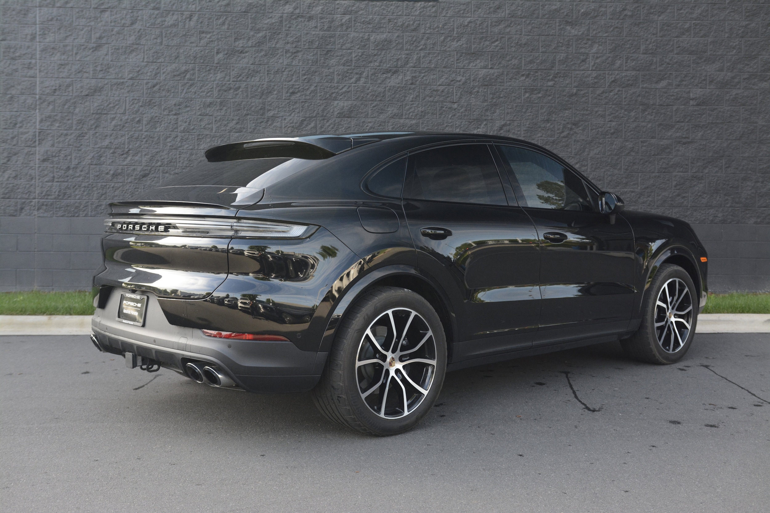 2025 Porsche Cayenne Coupe photo 6