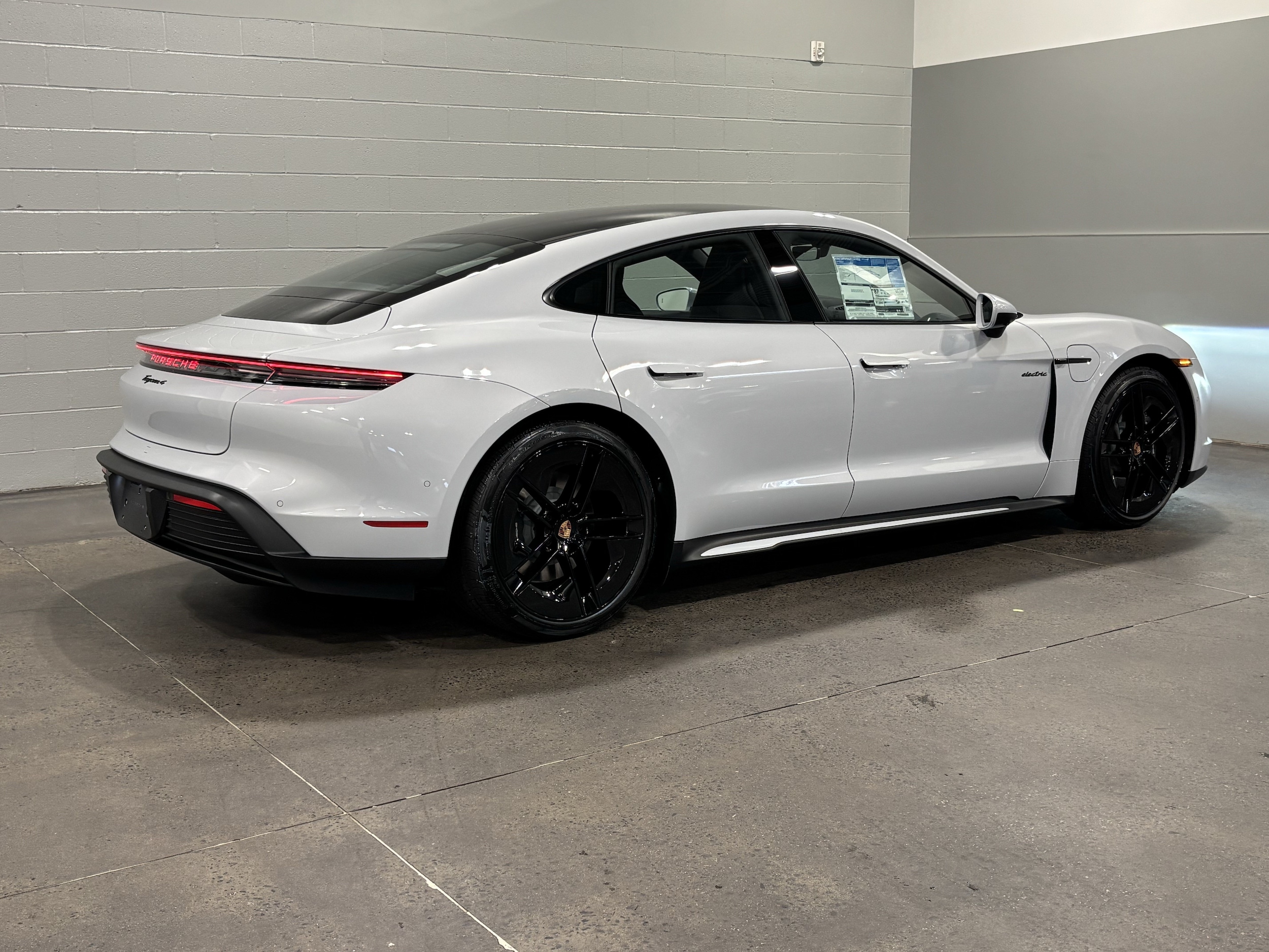 Porsche Taycan 4