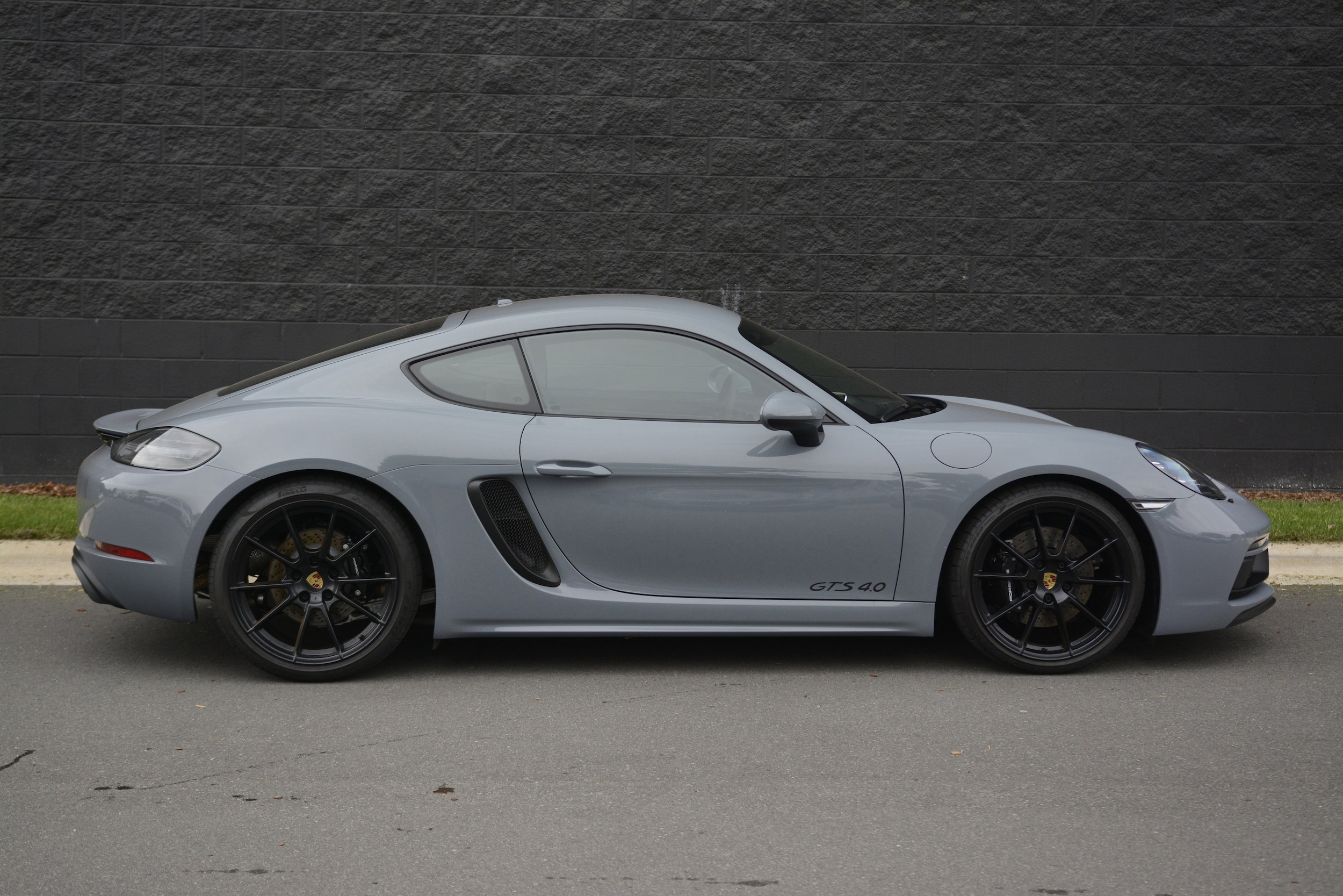 2025 Porsche 718 Cayman GTS 4.0 photo 3
