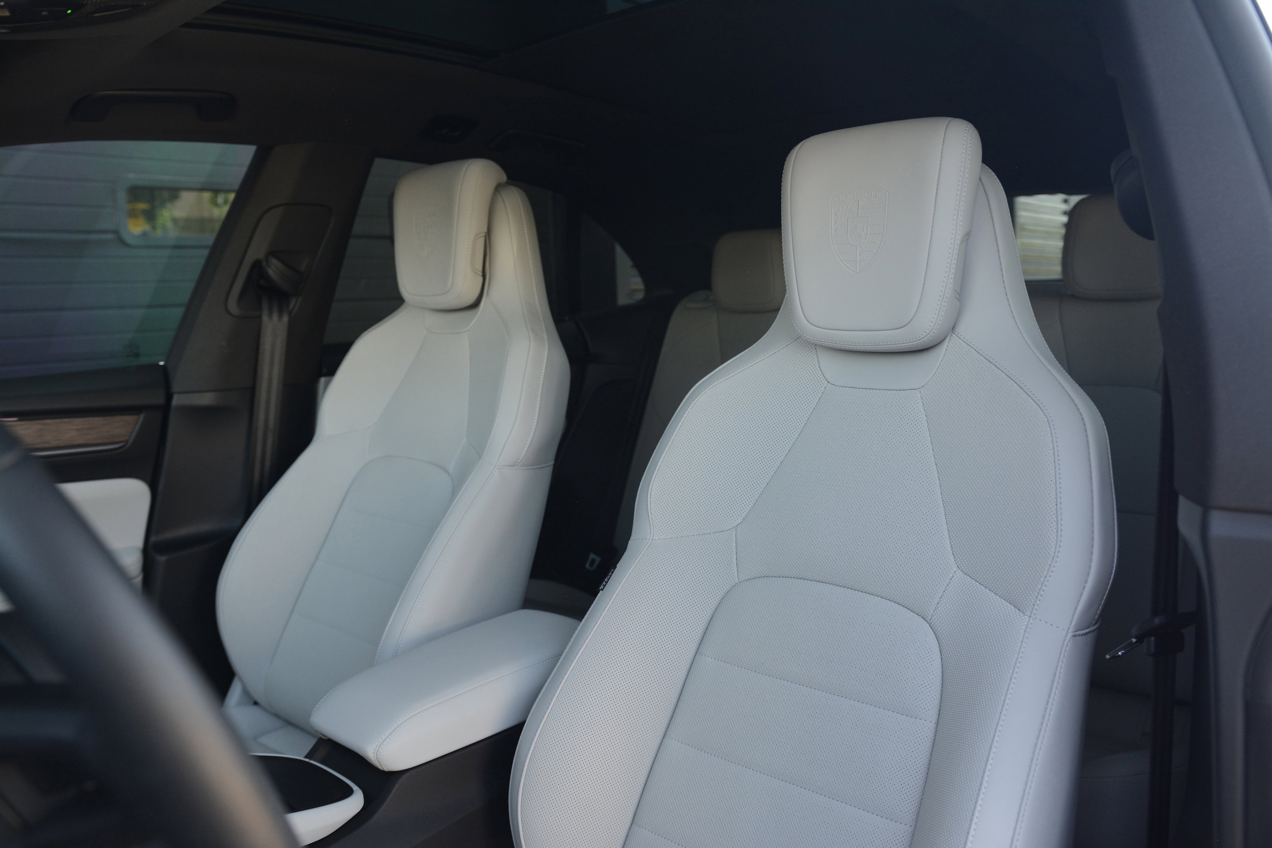 2025 Porsche Macan Electric 4S photo 4