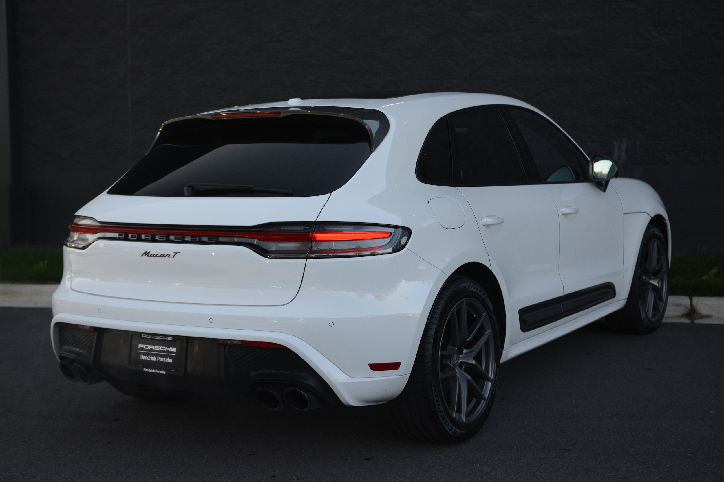 2025 Porsche Macan T photo 6