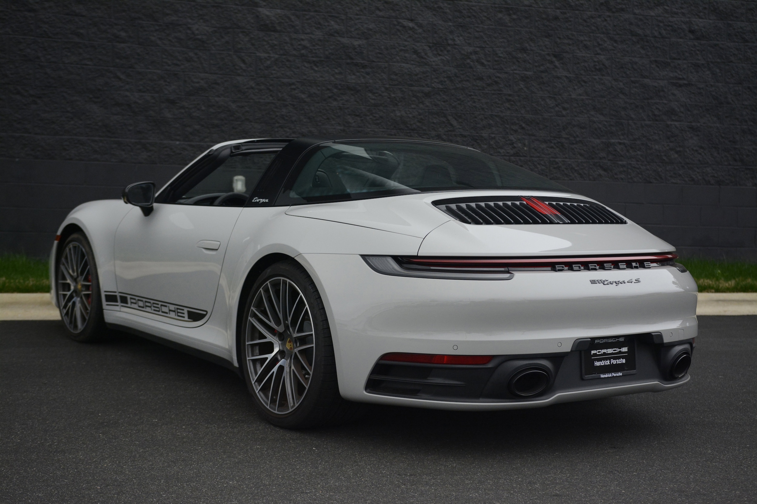 2024 Porsche 911 Targa 4S photo 2
