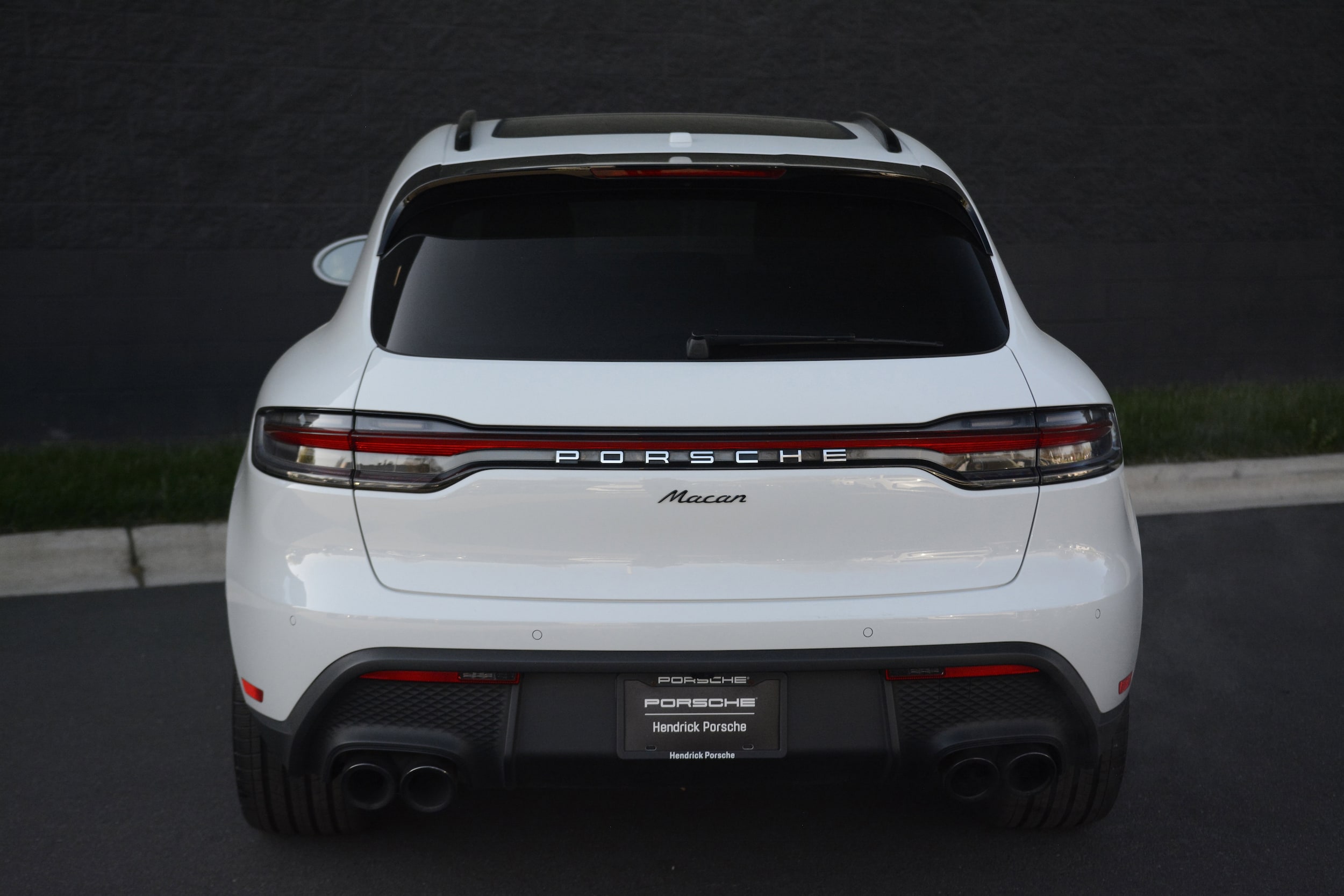 2026 Porsche Macan photo 5