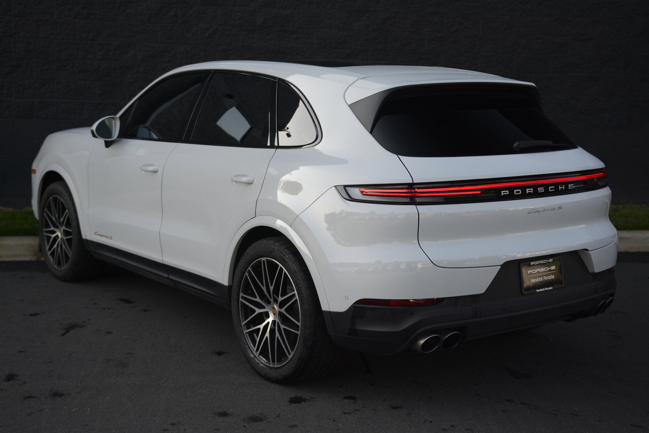 2024 Porsche Cayenne S photo 2