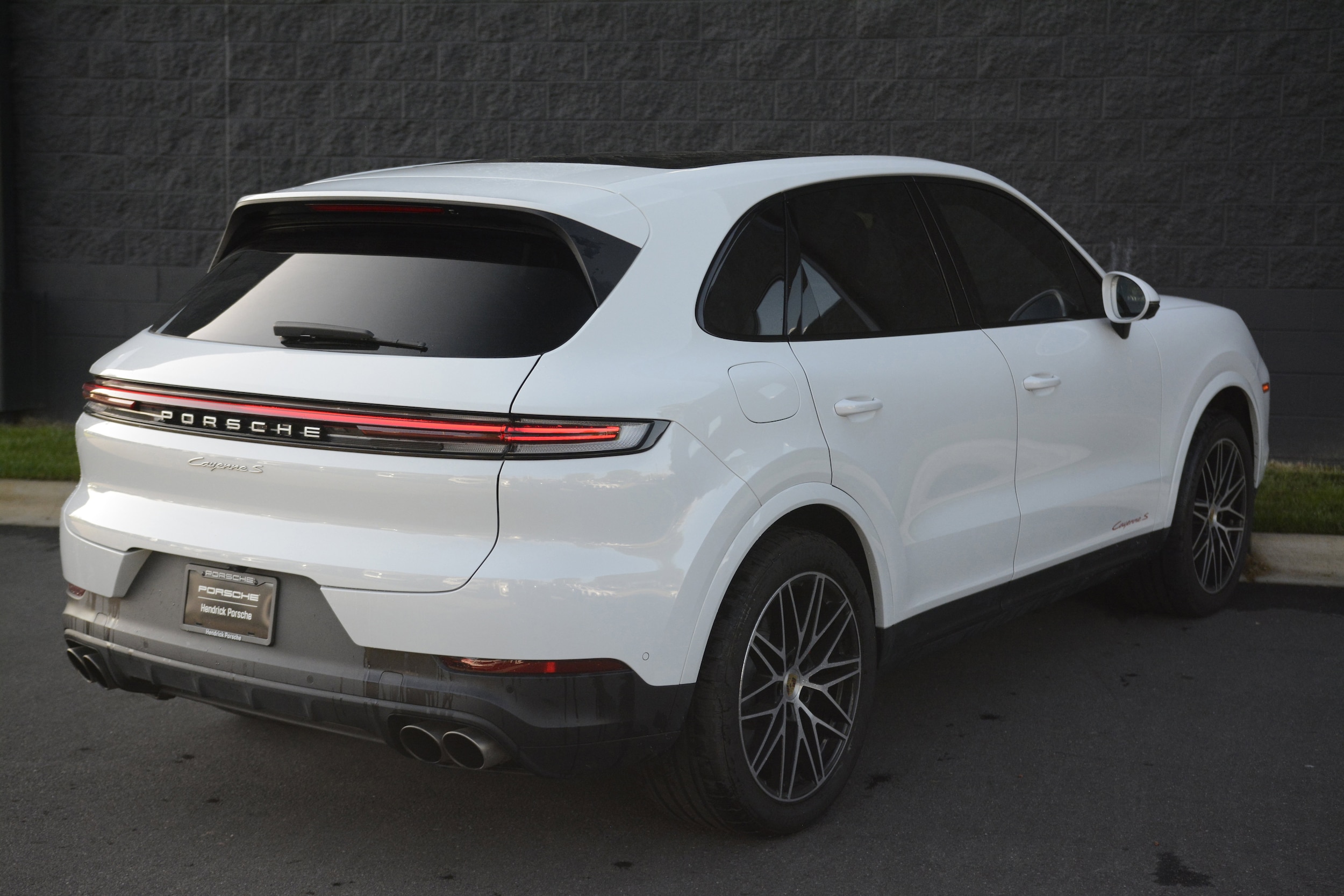 2024 Porsche Cayenne S photo 6